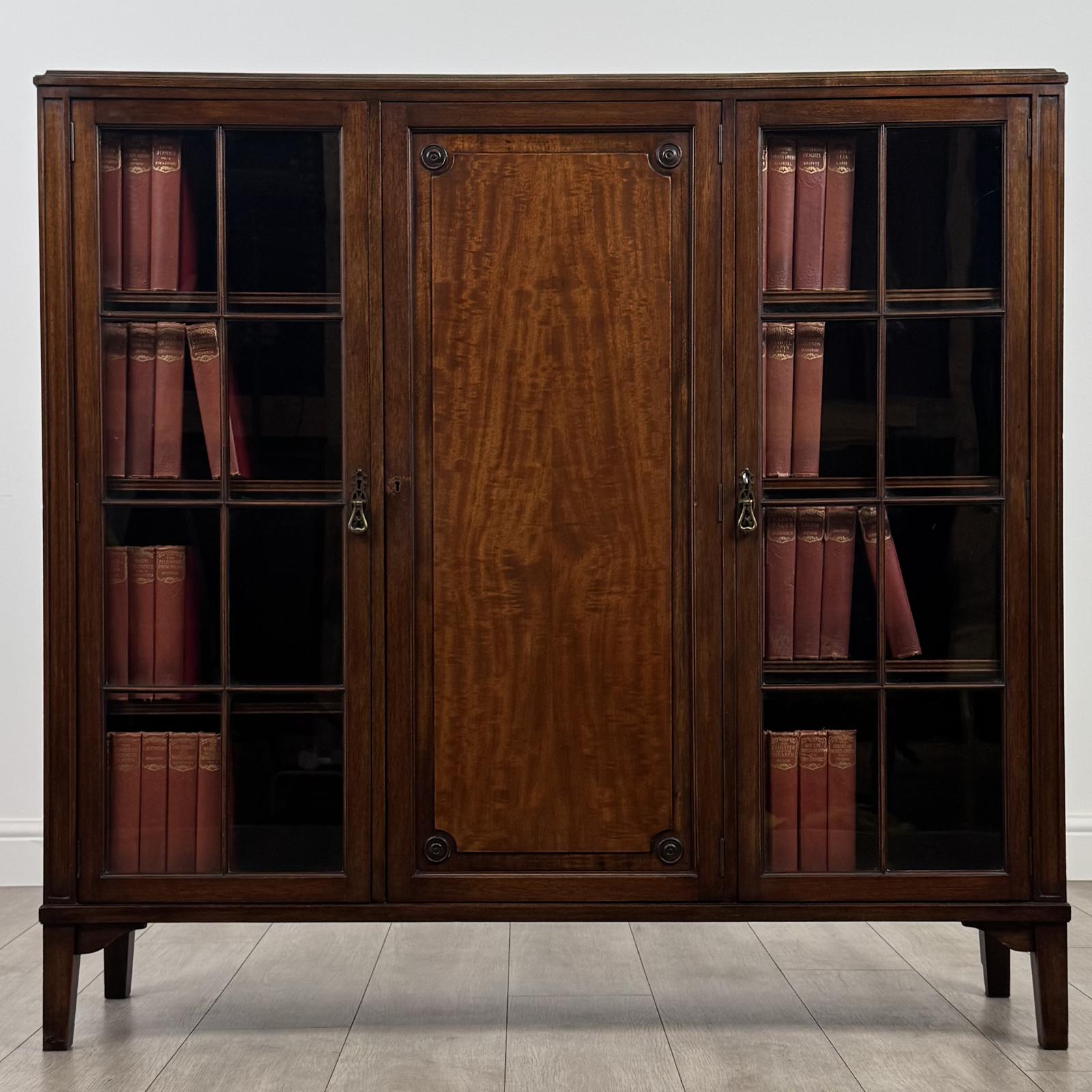 Antique 20th Century Fine Quality Display Cabinet In Mahogany (1 of 11)