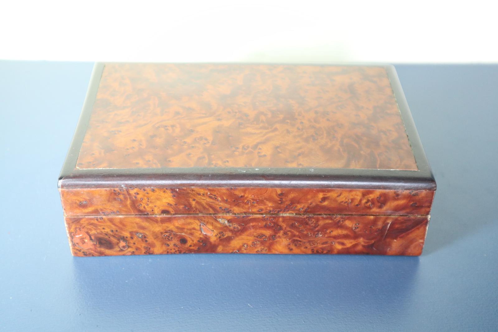 Scandinavian / Swedish Art Deco Walnut Cigar Box c.1930 (1 of 18)