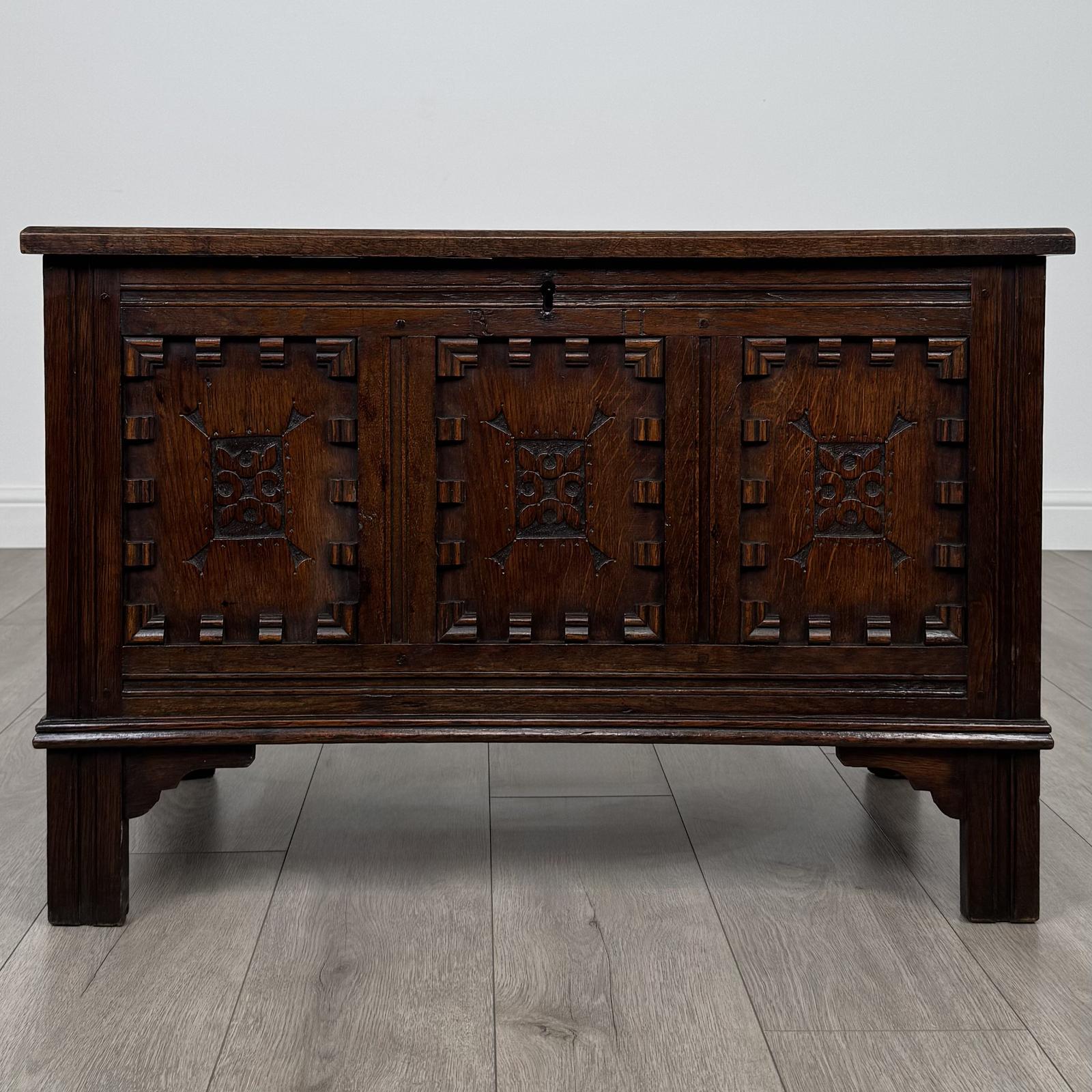 Antique 18th Century Fine Quality Coffer / Blanket Box in Oak (1 of 10)