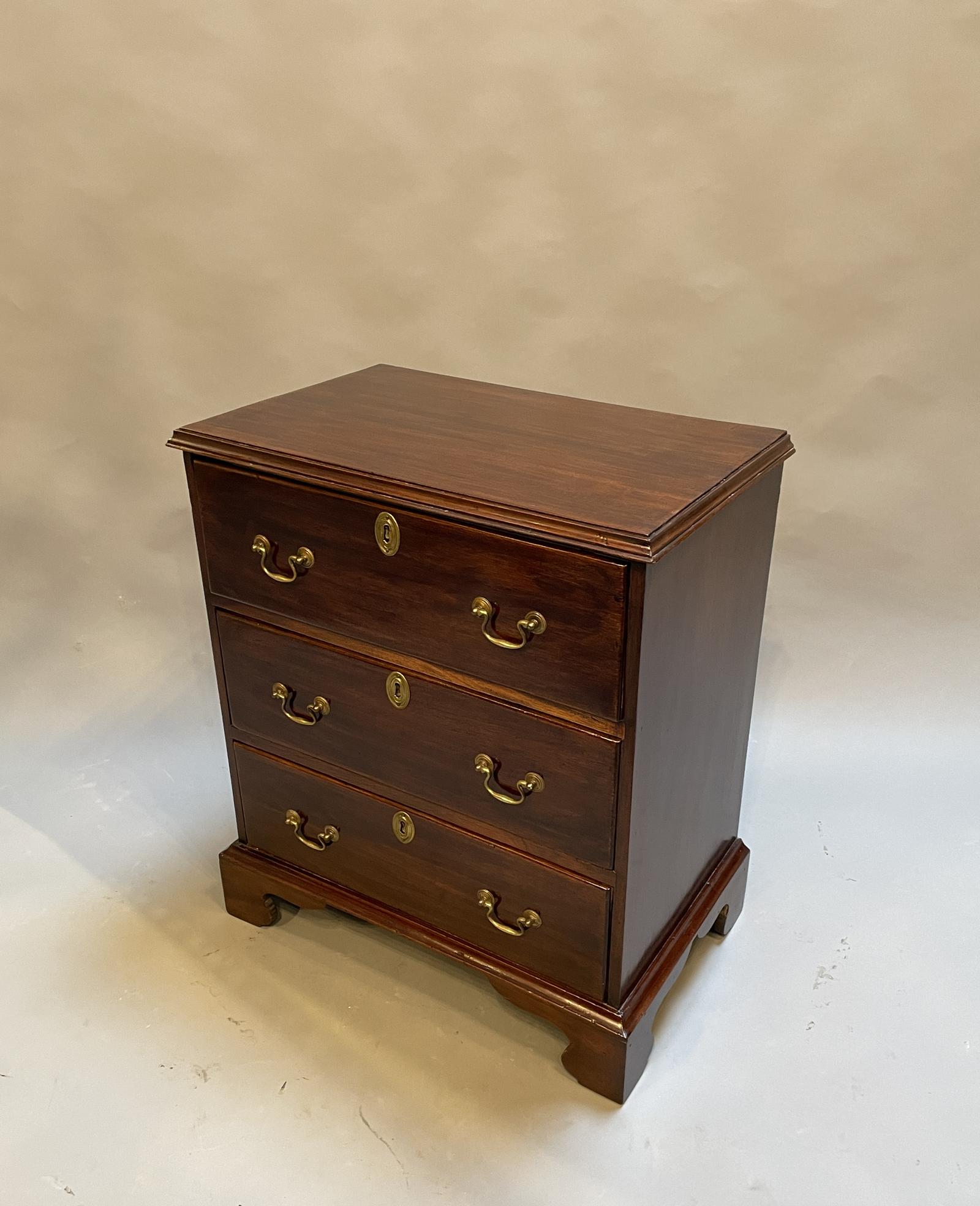 19th Century Small Chest of Drawers (1 of 9) 19th Century Small Chest of Drawers (1 of 9)