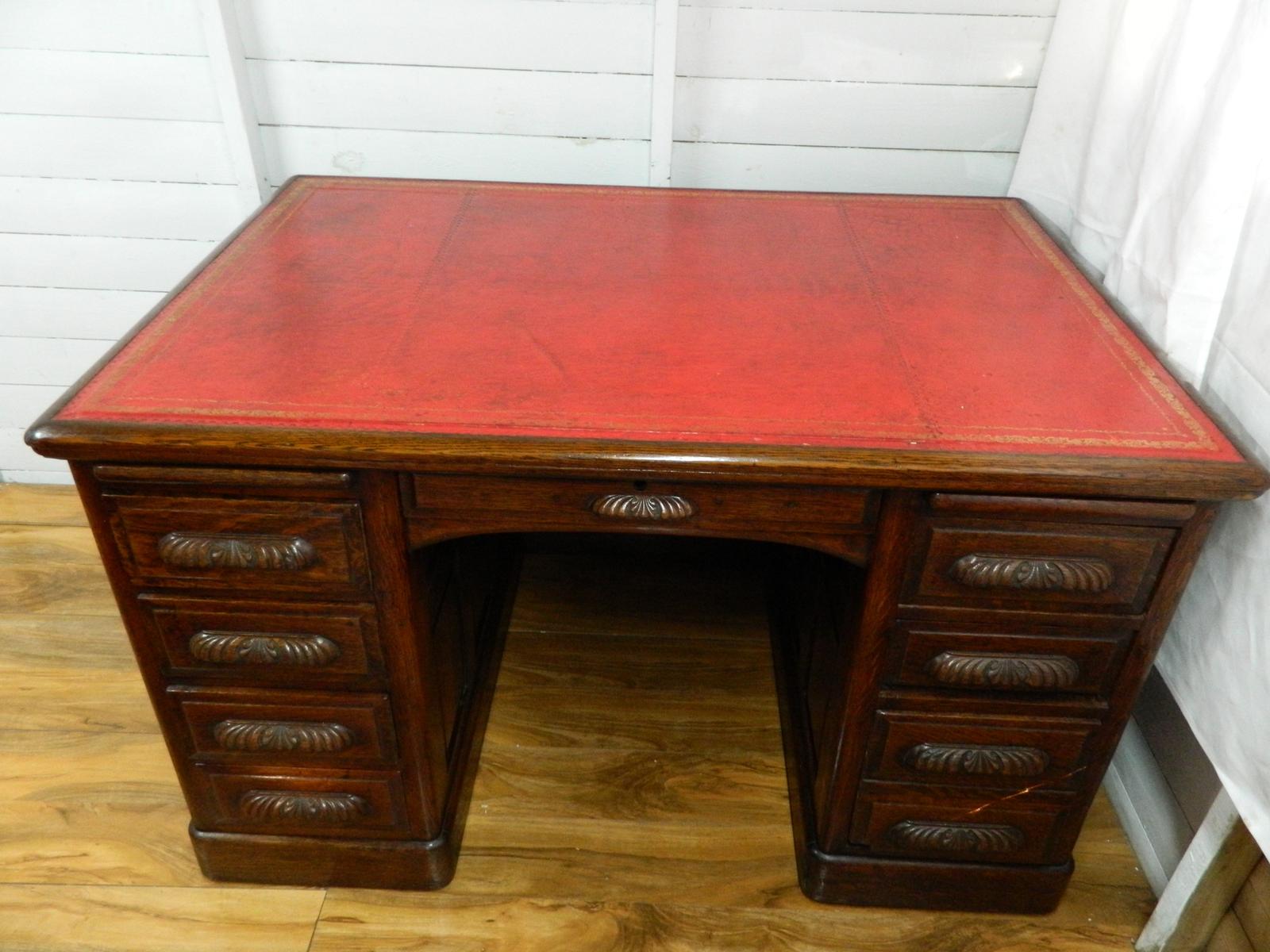 Oak Pedestal Bankers Desk with Leather Top (1 of 17)