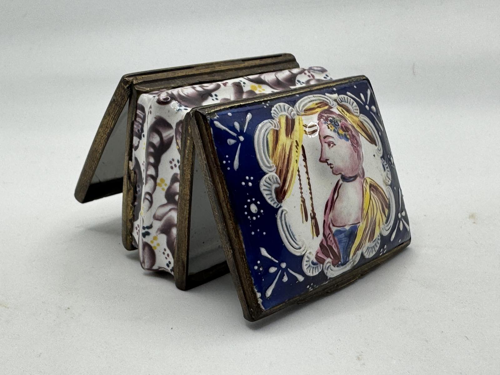 18th Century Bilston Enamel Patch / Snuff Box - Double Hinged (1 of 21)