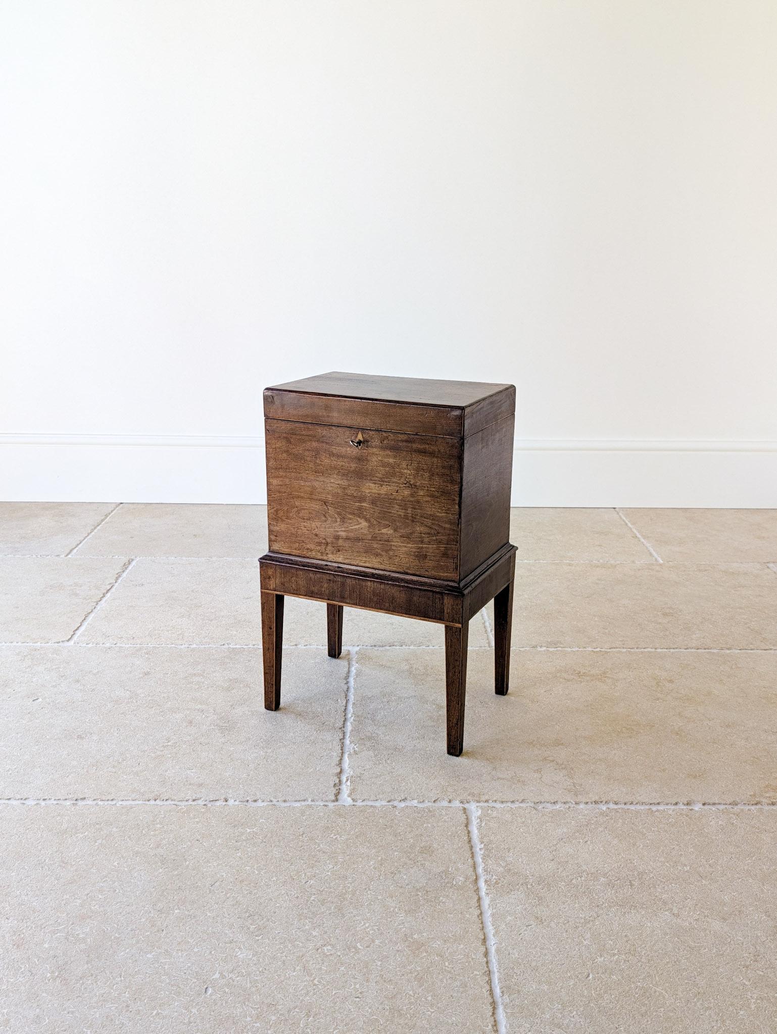 Antique George III Mahogany Cellaret c.1790 (1 of 15) Antique George III Mahogany Cellaret c.1790 (1 of 15)
