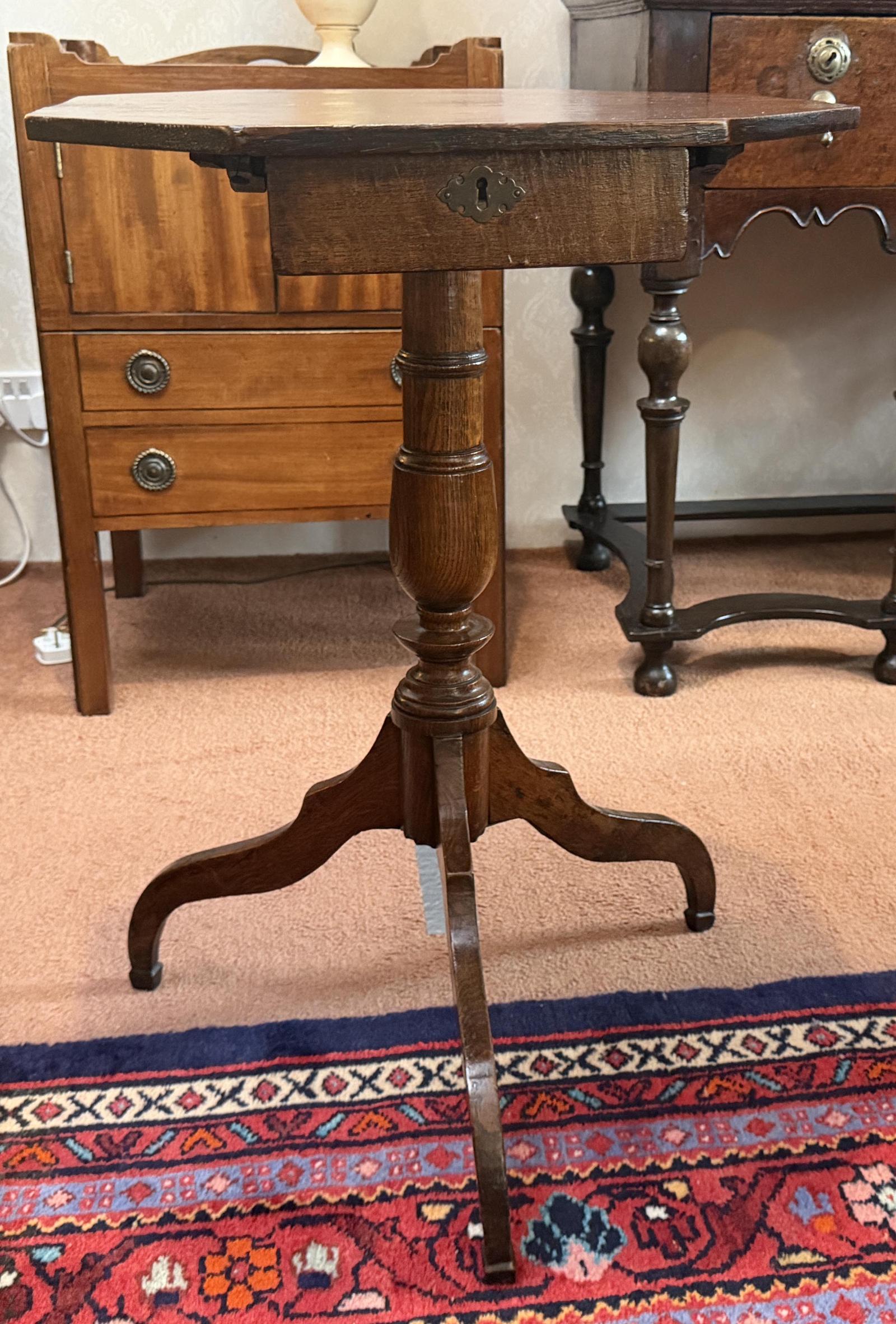 Oak Tripod Table - Late 18th Century (1 of 5) Oak Tripod Table - Late 18th Century (1 of 5)
