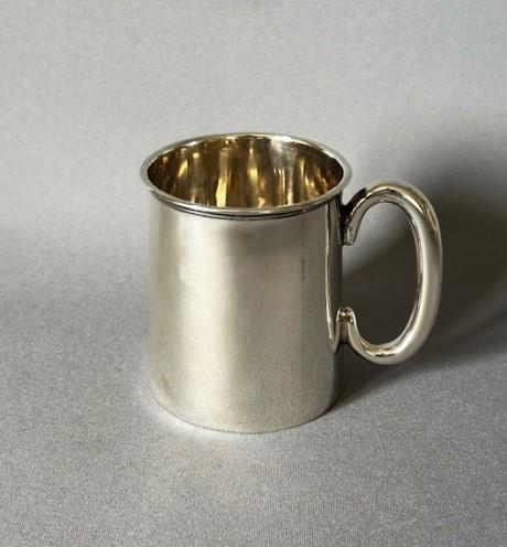 George V Stylish Silver Christening Mug (1 of 8)