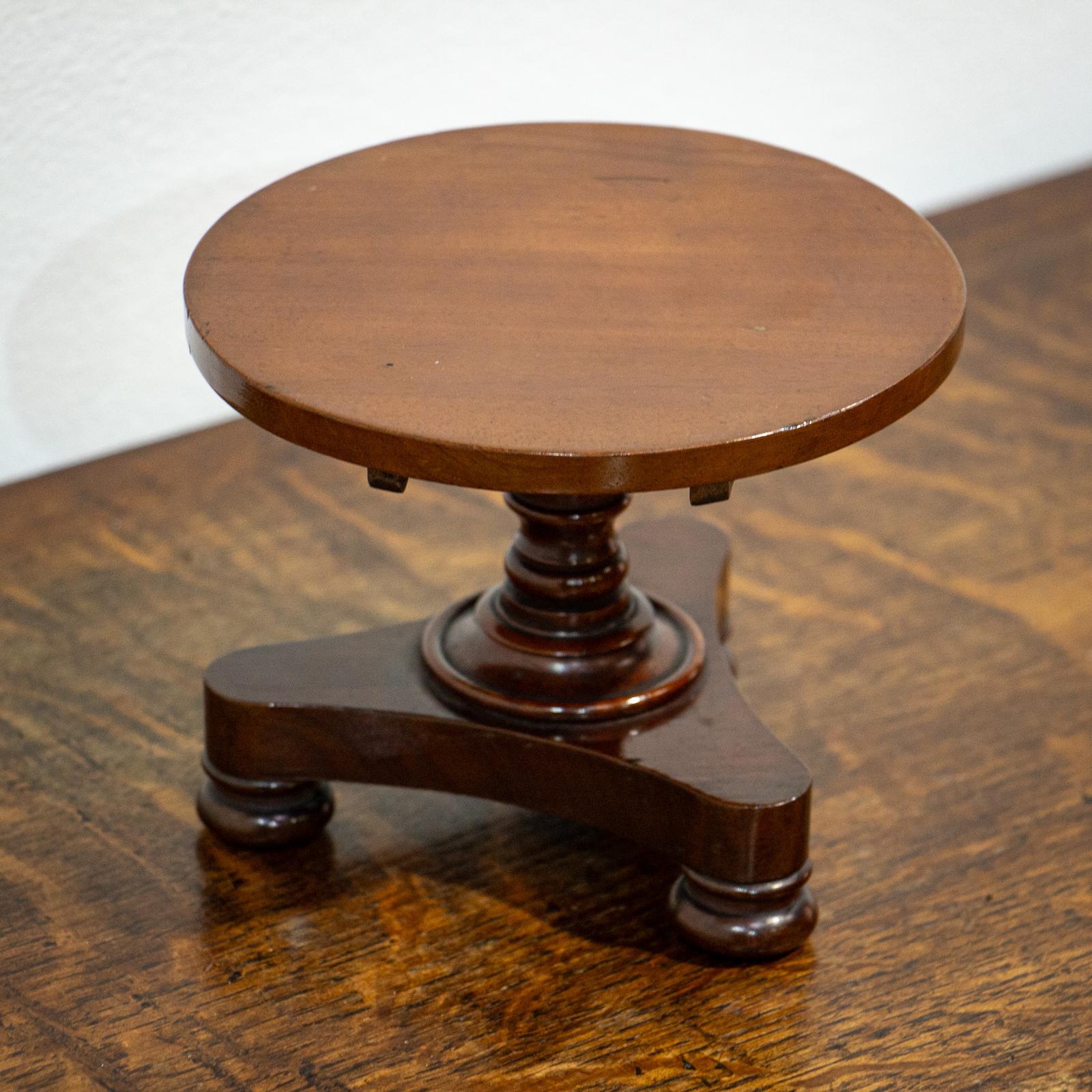 Victorian Miniature Mahogany Table (1 of 6) Victorian Miniature Mahogany Table (1 of 6)