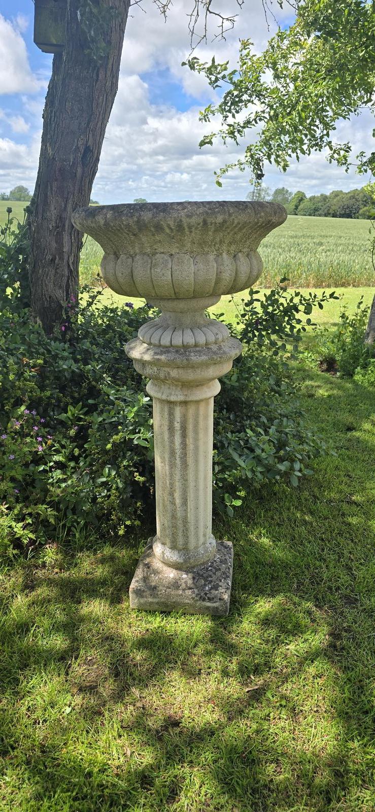 Very Good Garden Urn on Pedestal (1 of 6) Very Good Garden Urn on Pedestal (1 of 6)