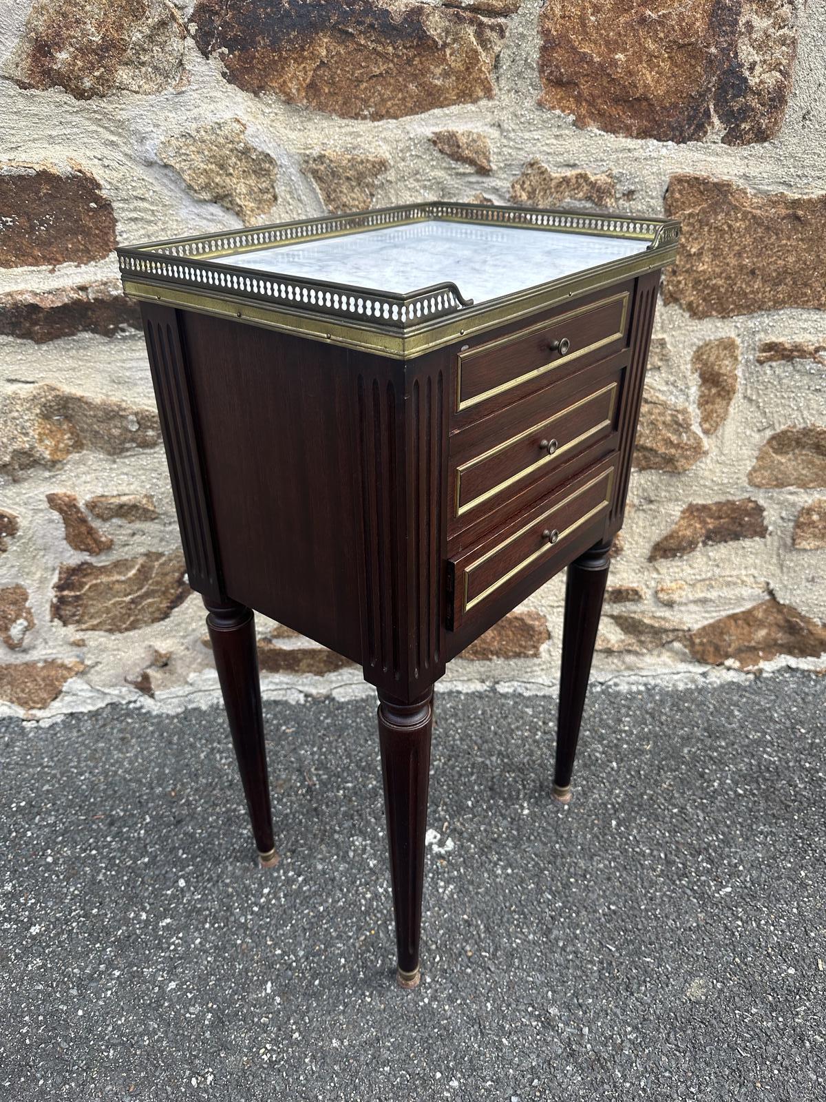 French Mahogany Bedside Cabinet With Marble Top (1 of 13) French Mahogany Bedside Cabinet With Marble Top (1 of 13)