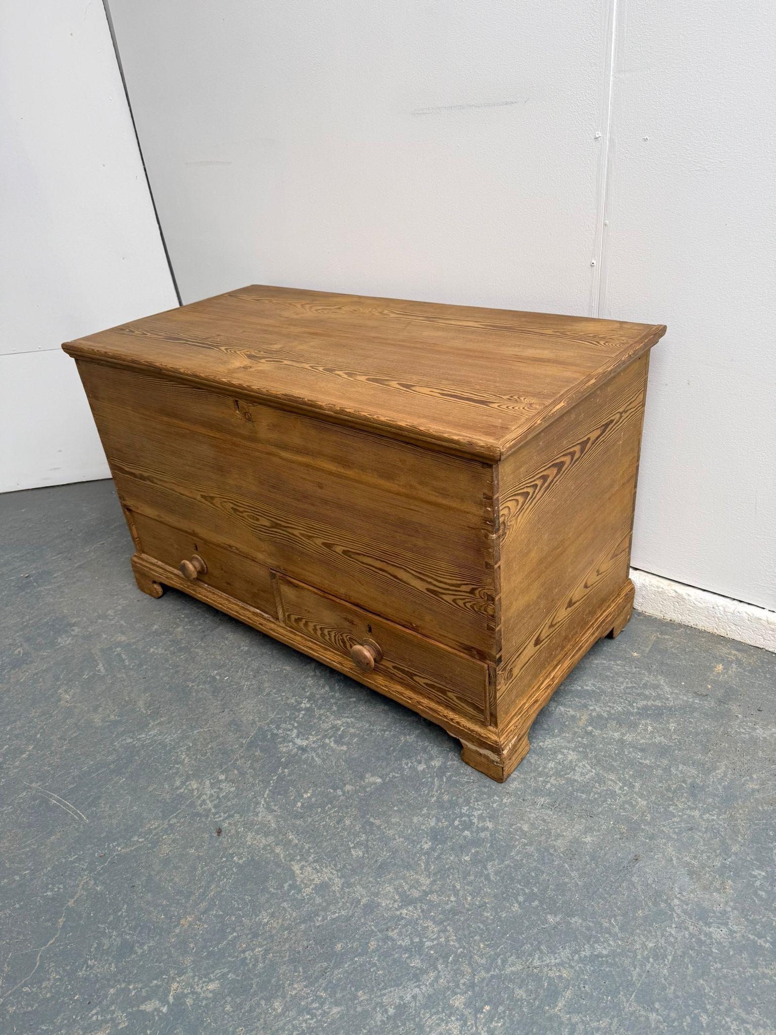 Cracking Early Georgian Waxed Antique Pine 2 Drawer Box / Mule Chest (1 of 10) Cracking Early Georgian Waxed Antique Pine 2 Drawer Box / Mule Chest (1 of 10)