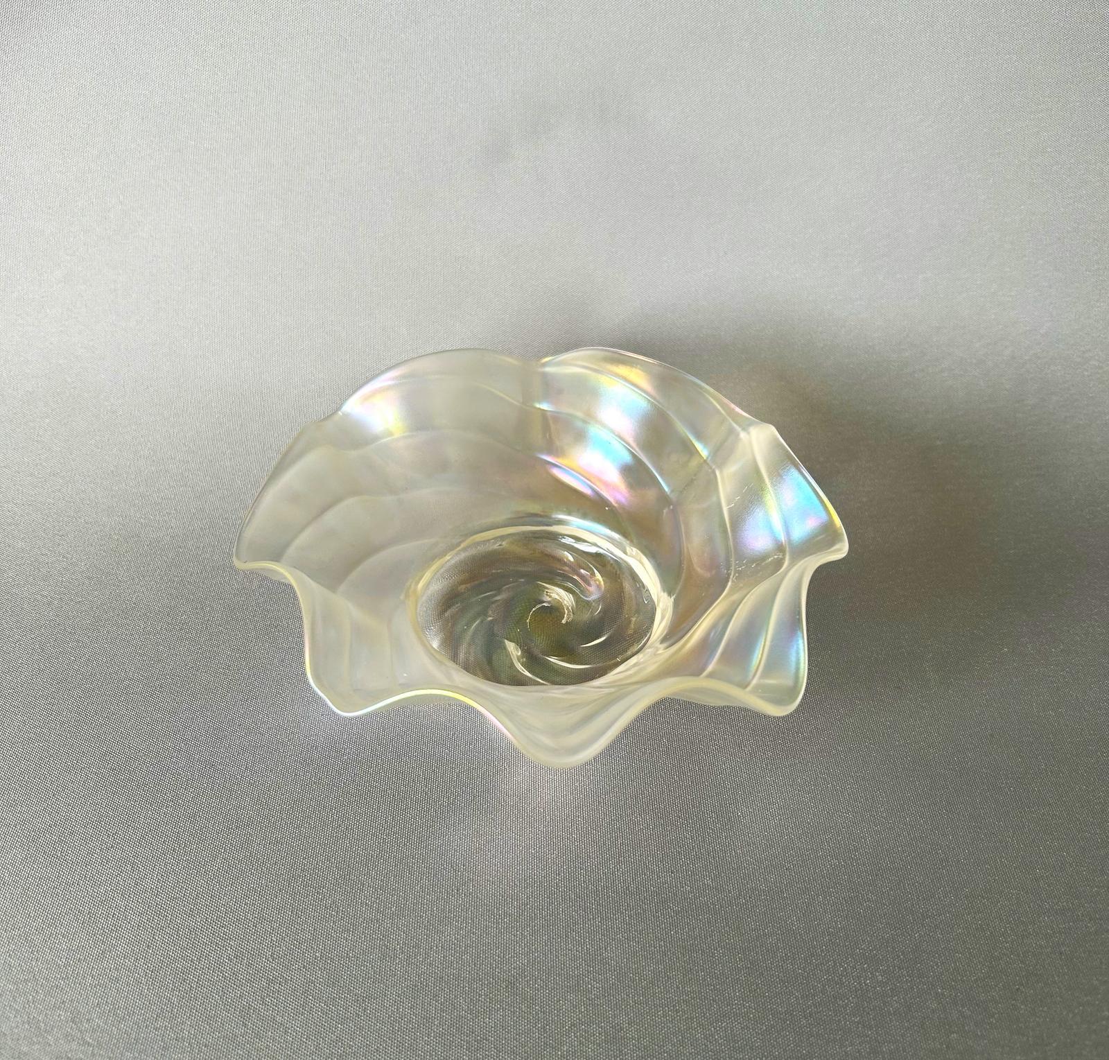 John Walsh Walsh Iridescent Glass Dish (1 of 4)