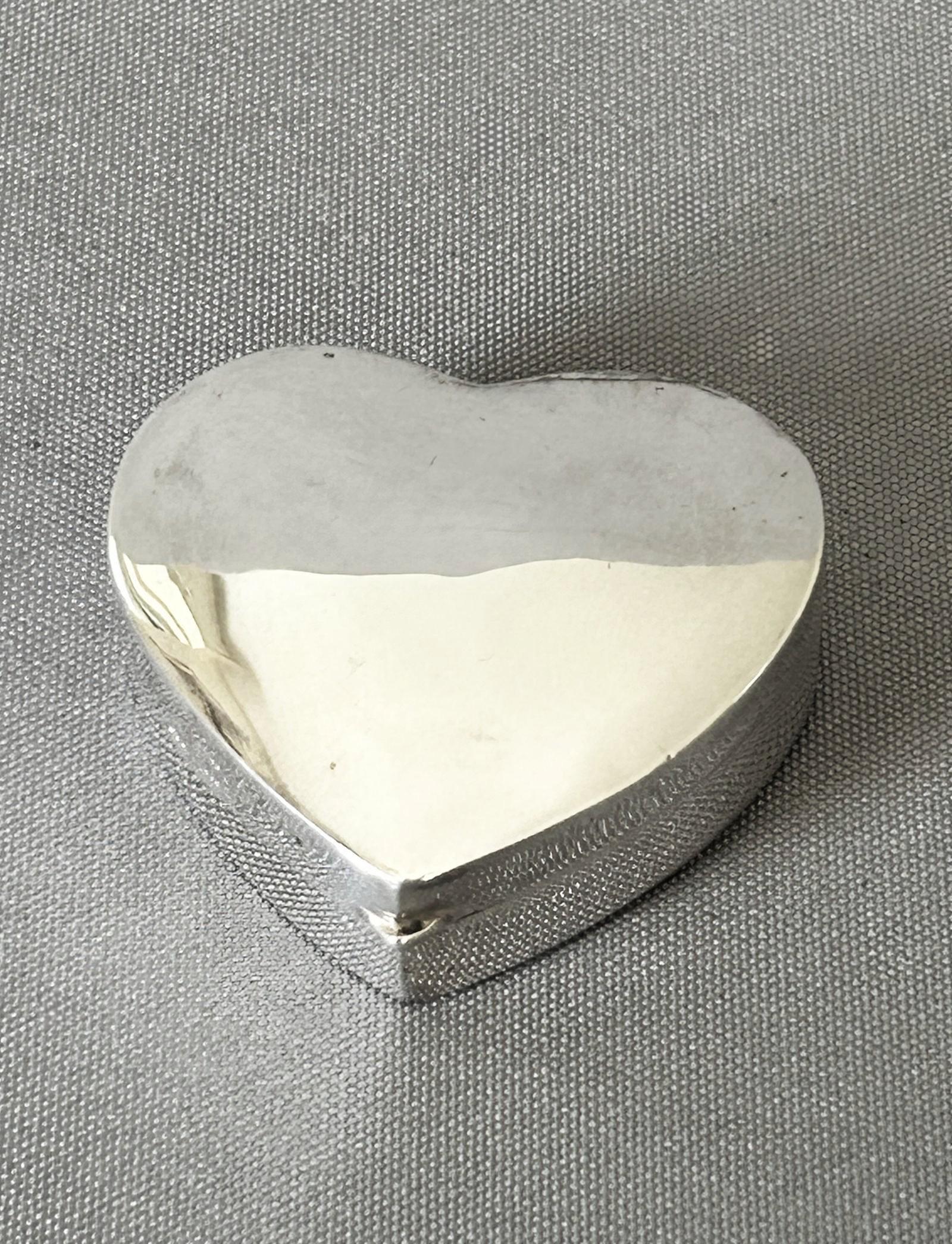 Charming George V Heart Shaped Silver Gilt Pill Box (1 of 5)