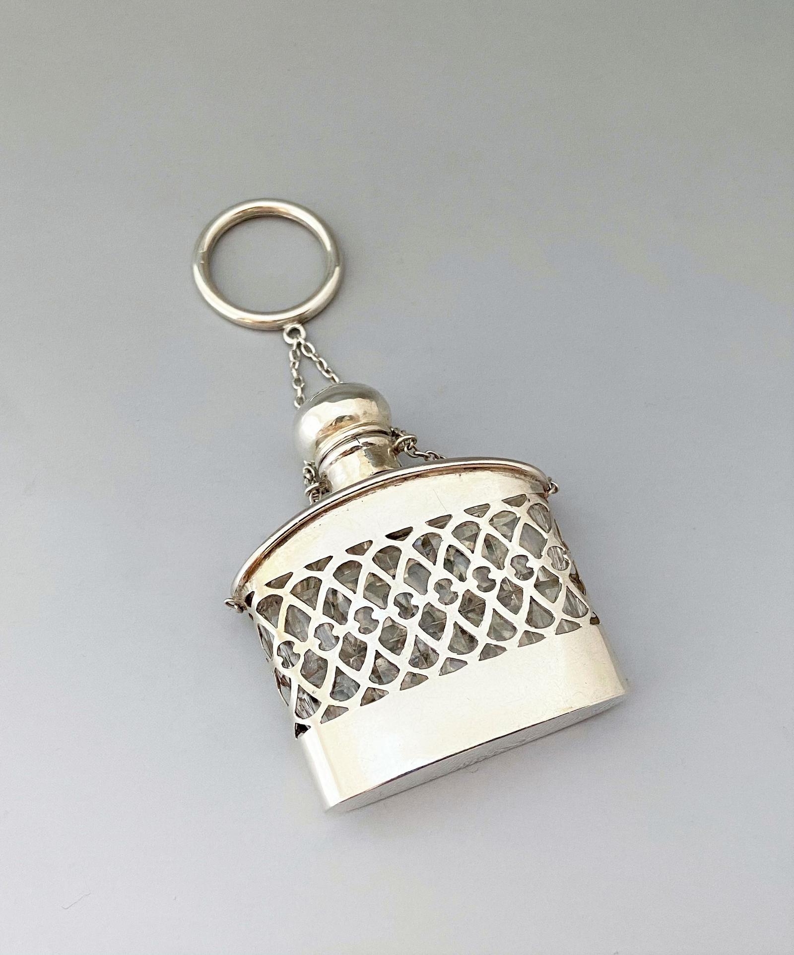 Gorgeous Silver Cased, Cut Glass Scent Bottle (1 of 6) Gorgeous Silver Cased, Cut Glass Scent Bottle (1 of 6)