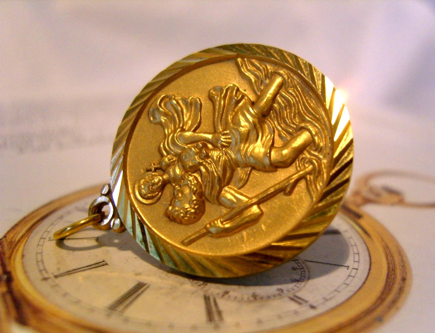Pocket Watch Chain Fob St Christopher 9ct Rolled Gold 1960s Chunky Fob (1 of 8) Pocket Watch Chain Fob St Christopher 9ct Rolled Gold 1960s Chunky Fob (1 of 8)
