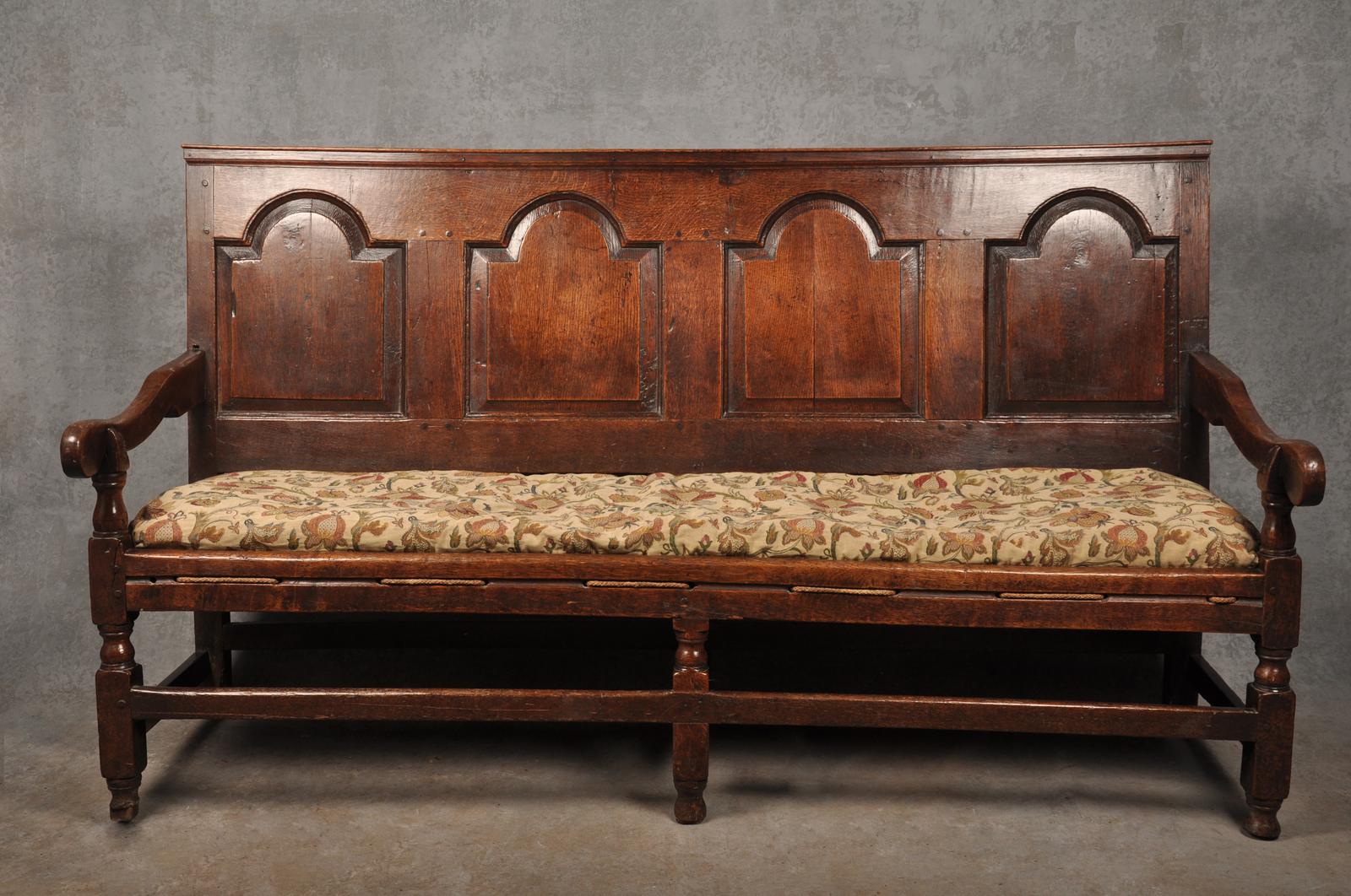 Rare Early 18th Century Oak Settle (1 of 14) Rare Early 18th Century Oak Settle (1 of 14)