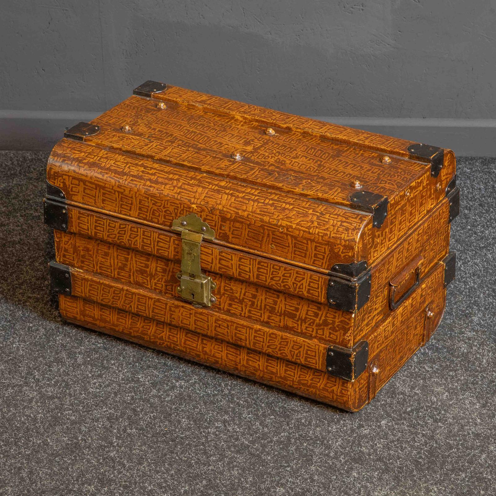 Victorian Tin Trunk (1 of 9)