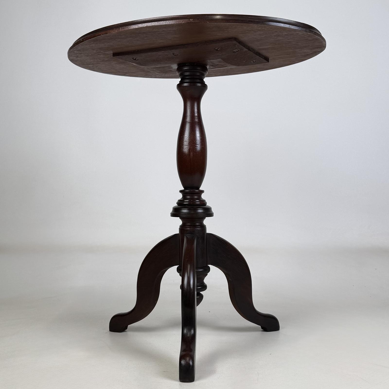 Antique 20th Century Oval Side Table in Mahogany (1 of 7) Antique 20th Century Oval Side Table in Mahogany (1 of 7)