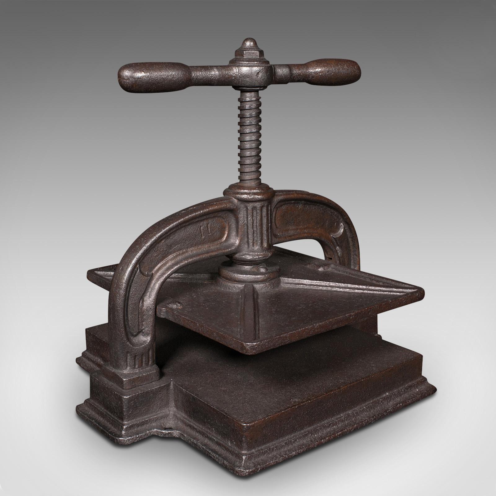 Antique Tabletop Press, English, Cast Iron, Rotary, Flower Pressing, Victorian (1 of 9)