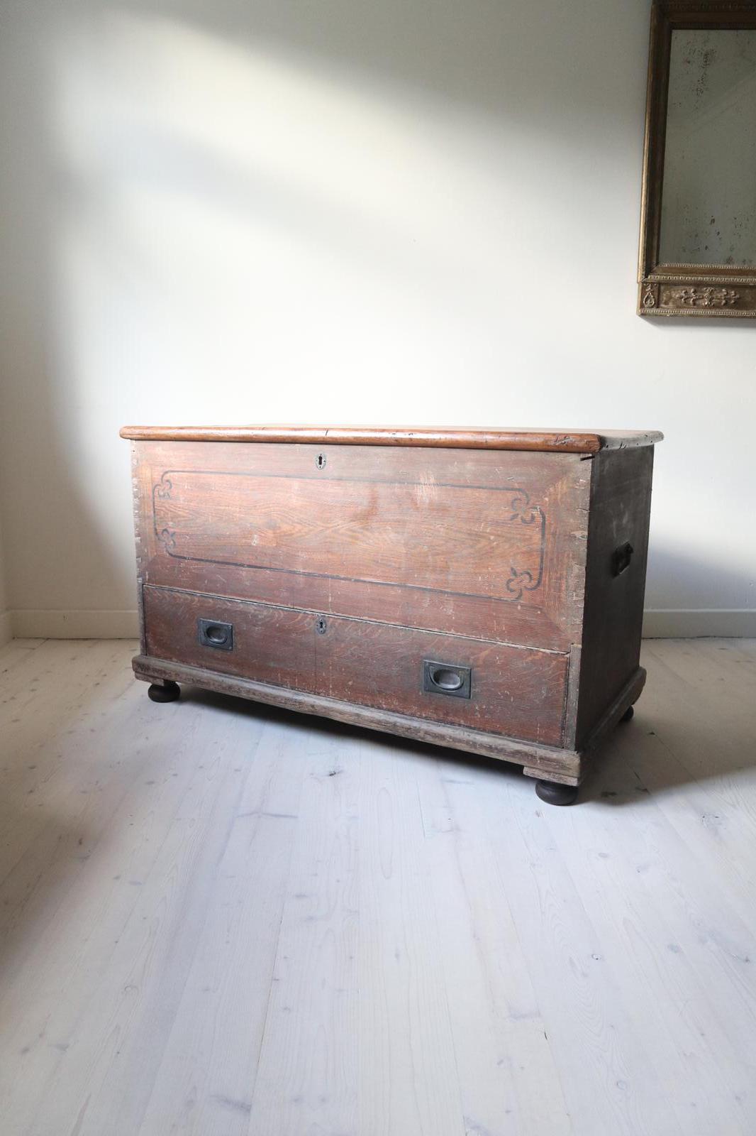 19th Century Scottish Large Pine Kist / Chest with Painted Decoration & Drawer 1825-1875 (1 of 29)