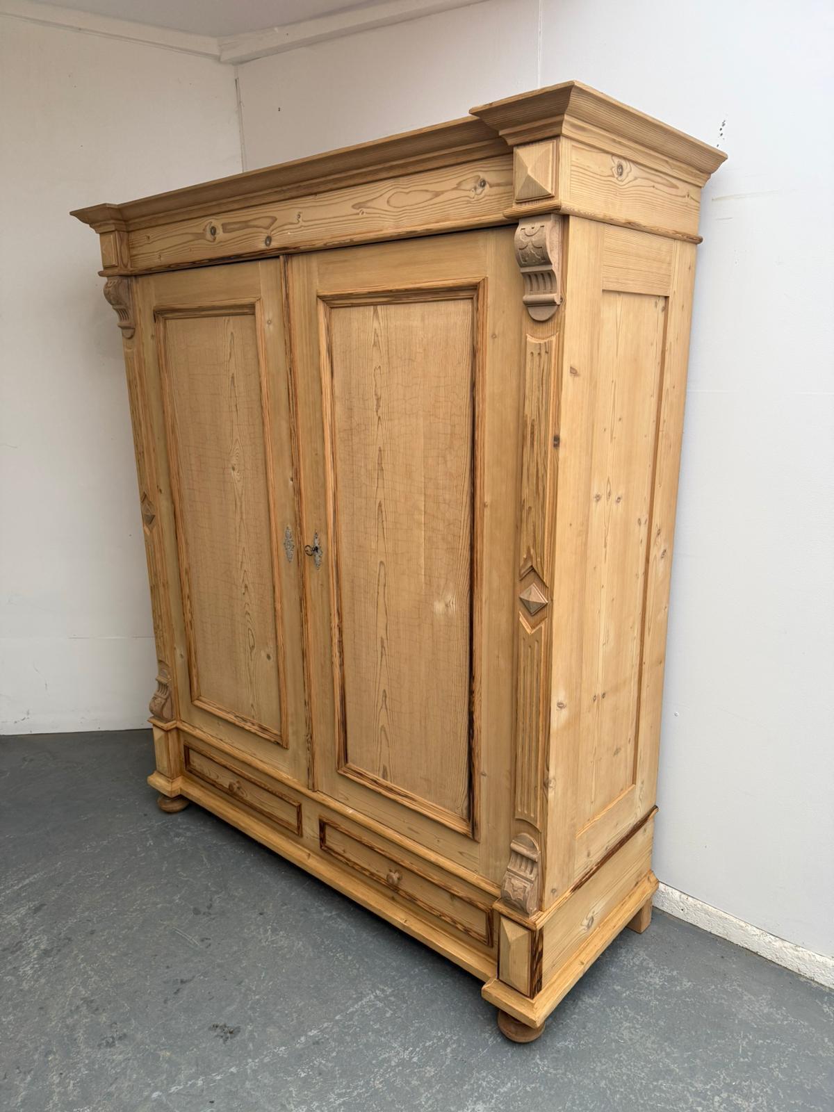 A Large Wide Victorian Antique / Old Pine 2 Door Knockdown Wardrobe to Wax/Paint (1 of 11) A Large Wide Victorian Antique / Old Pine 2 Door Knockdown Wardrobe to Wax/Paint (1 of 11)