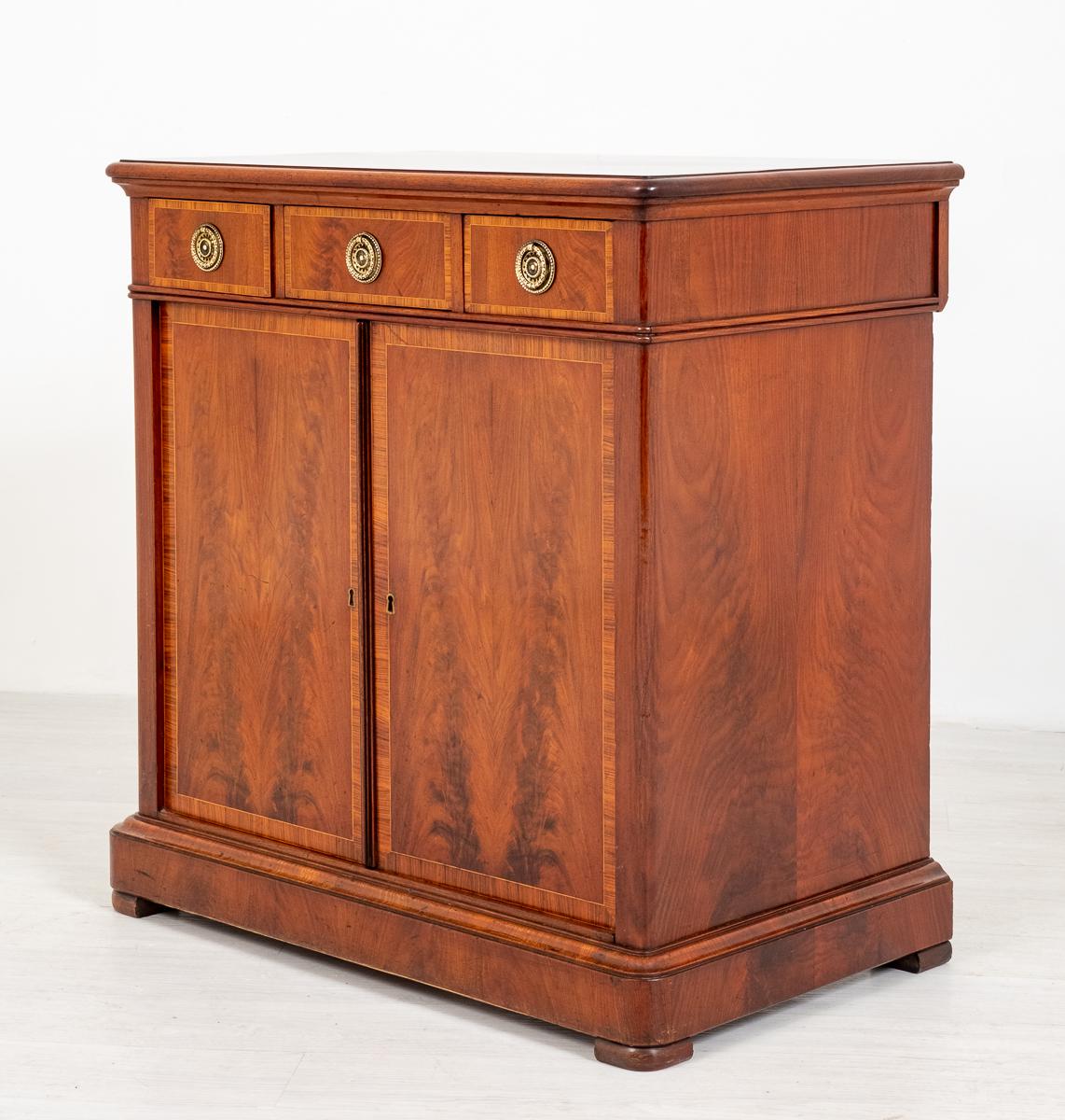 Victorian Mahogany Two-Door Side Cabinet (1 of 8) Victorian Mahogany Two-Door Side Cabinet (1 of 8)