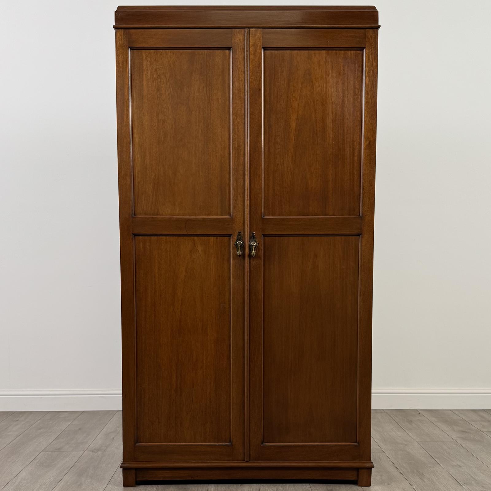 Antique 20th Century Fine Quality Fitted Wardrobe In Mahogany (1 of 9)