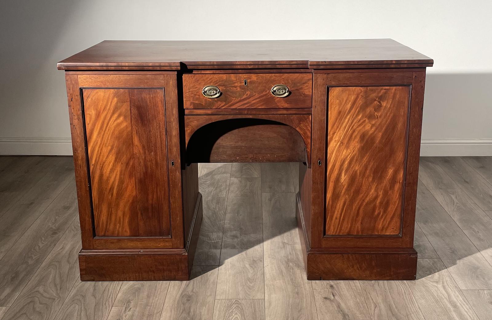 Antique 18th Century Sideboard in Mahogany (1 of 10) Antique 18th Century Sideboard in Mahogany (1 of 10)