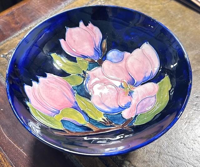 Moorcroft Pottery Earthenware Pedestal Dish - "Magnolia (Blue)" Pattern (1 of 4) Moorcroft Pottery Earthenware Pedestal Dish - "Magnolia (Blue)" Pattern (1 of 4)