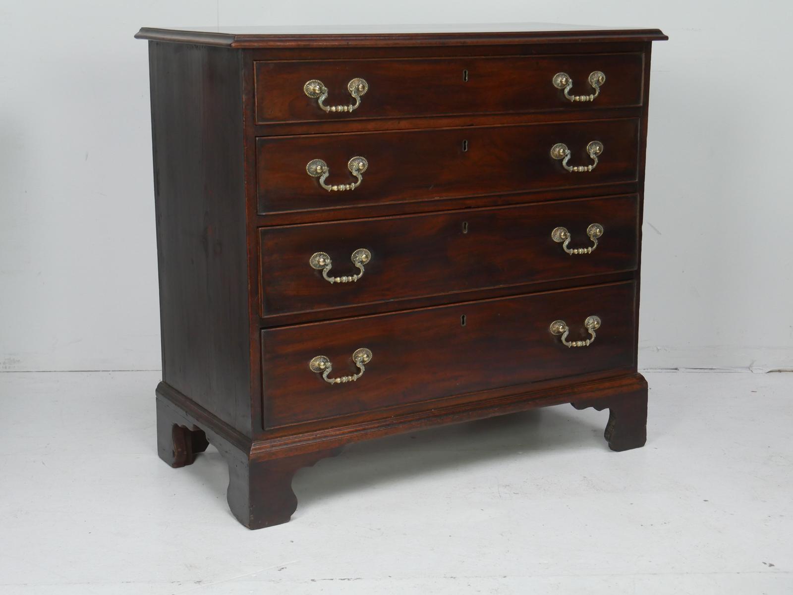 Petit Georgian Chest of Drawers (1 of 11)