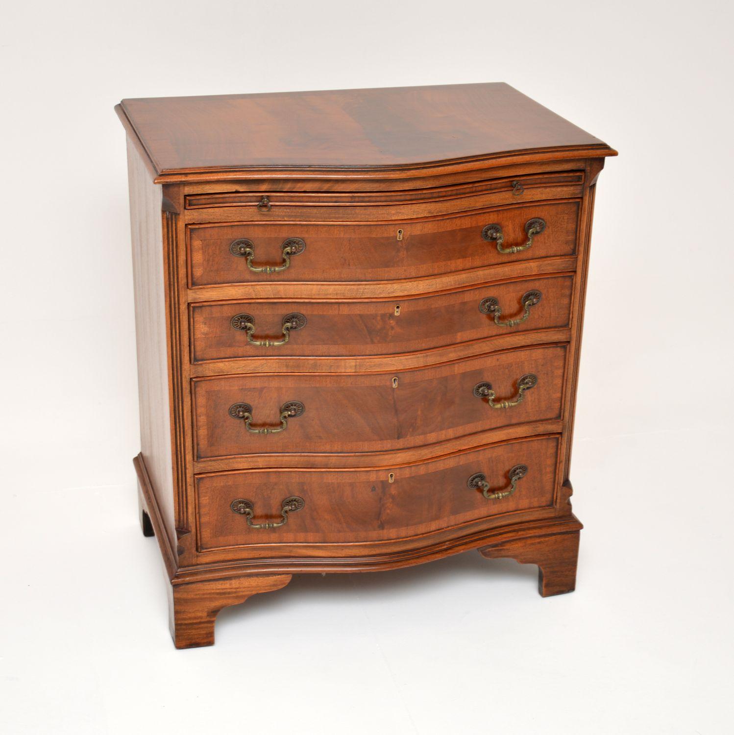 Antique Georgian Style Mahogany Chest of Drawers (1 of 11) Antique Georgian Style Mahogany Chest of Drawers (1 of 11)