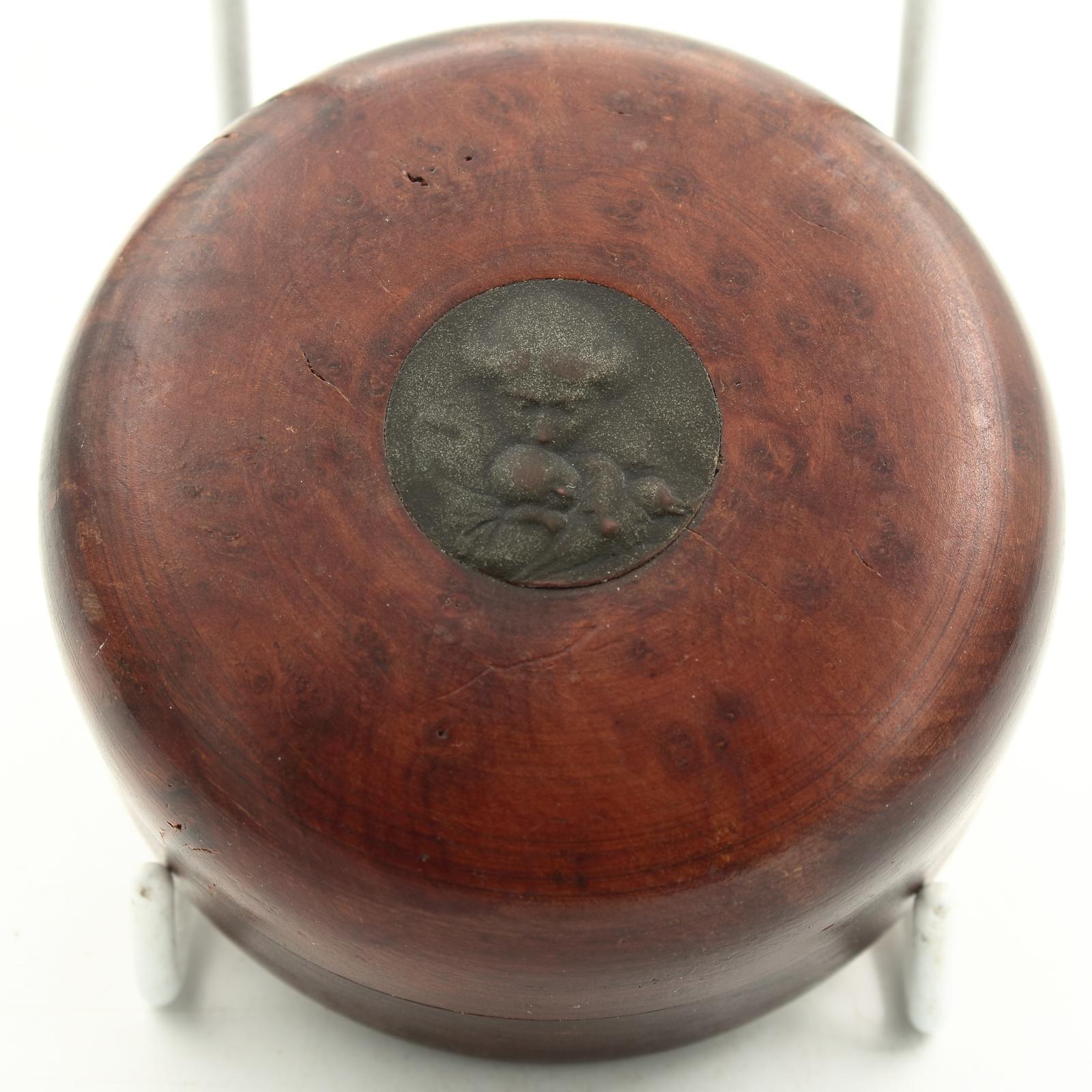 Burr Wood Snuff Box with Embossed Plaque Mother & Baby (1 of 17) Burr Wood Snuff Box with Embossed Plaque Mother & Baby (1 of 17)