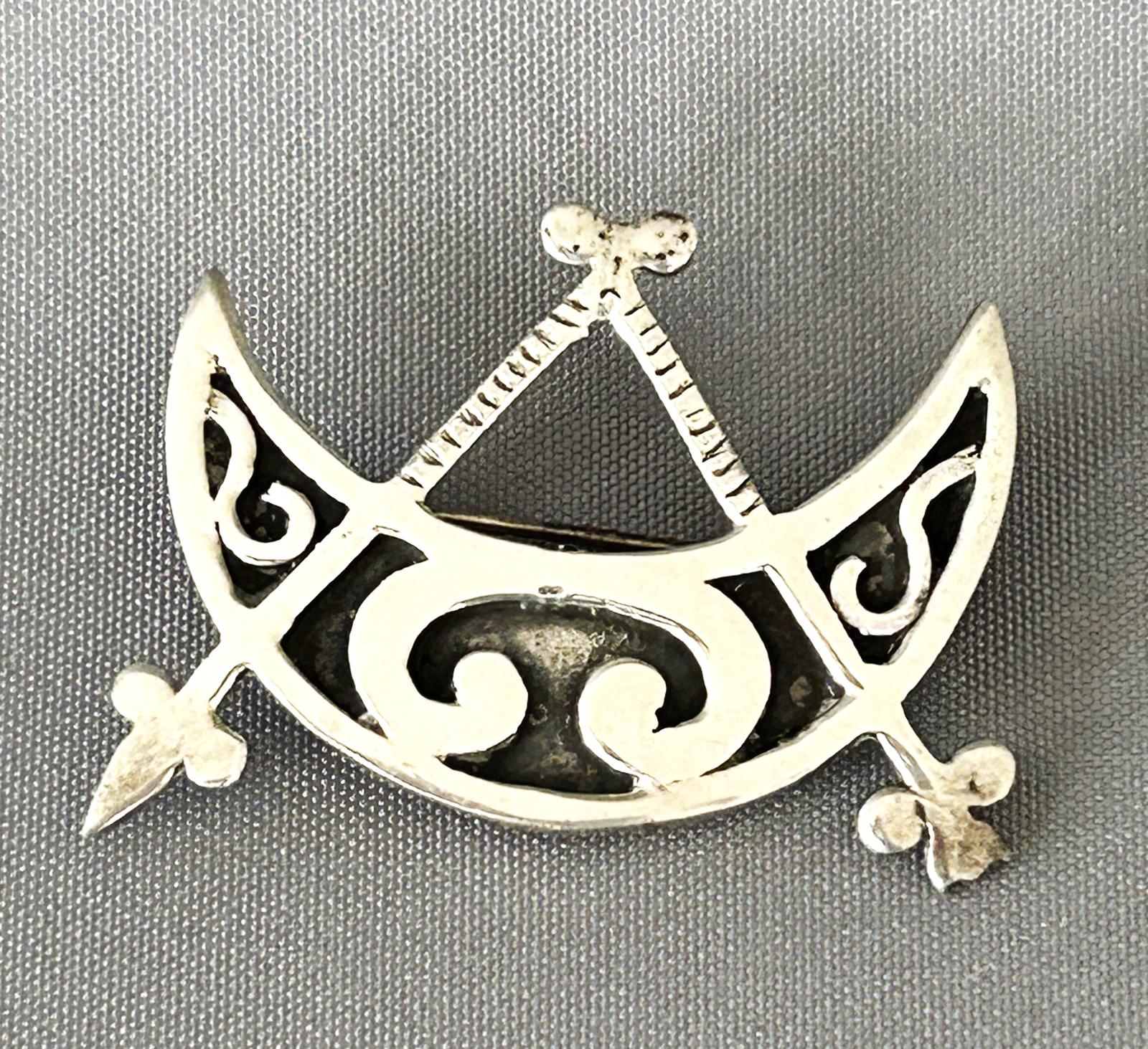 Ola M Gorie Celtic Silver Brooch (1 of 5) Ola M Gorie Celtic Silver Brooch (1 of 5)