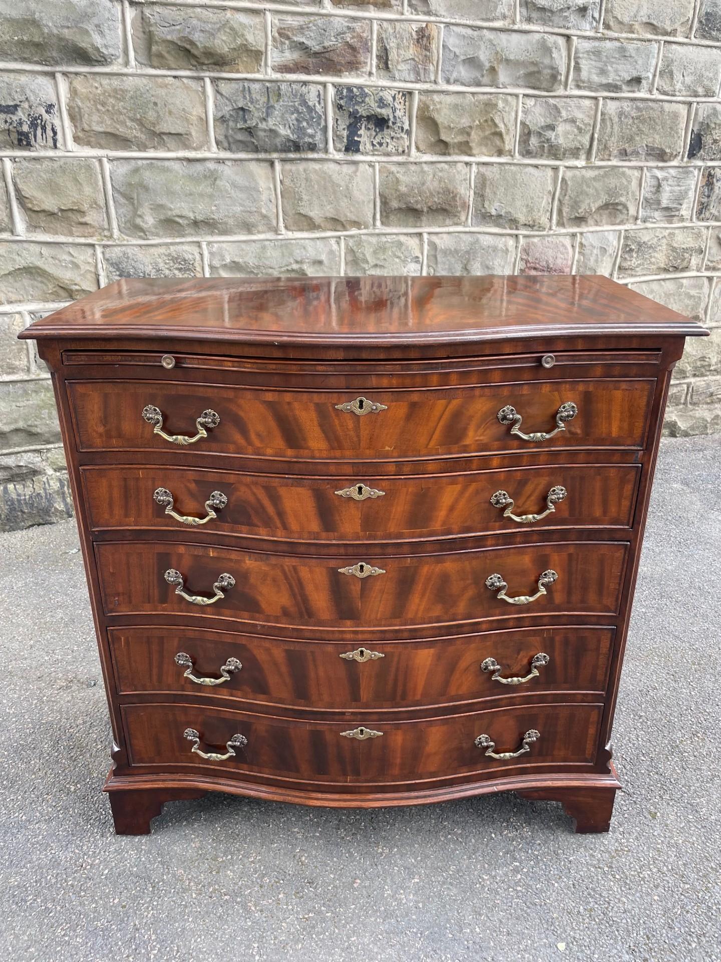 Antique Quality Mahogany Serpentine Chest Of Drawers (1 of 11) Antique Quality Mahogany Serpentine Chest Of Drawers (1 of 11)