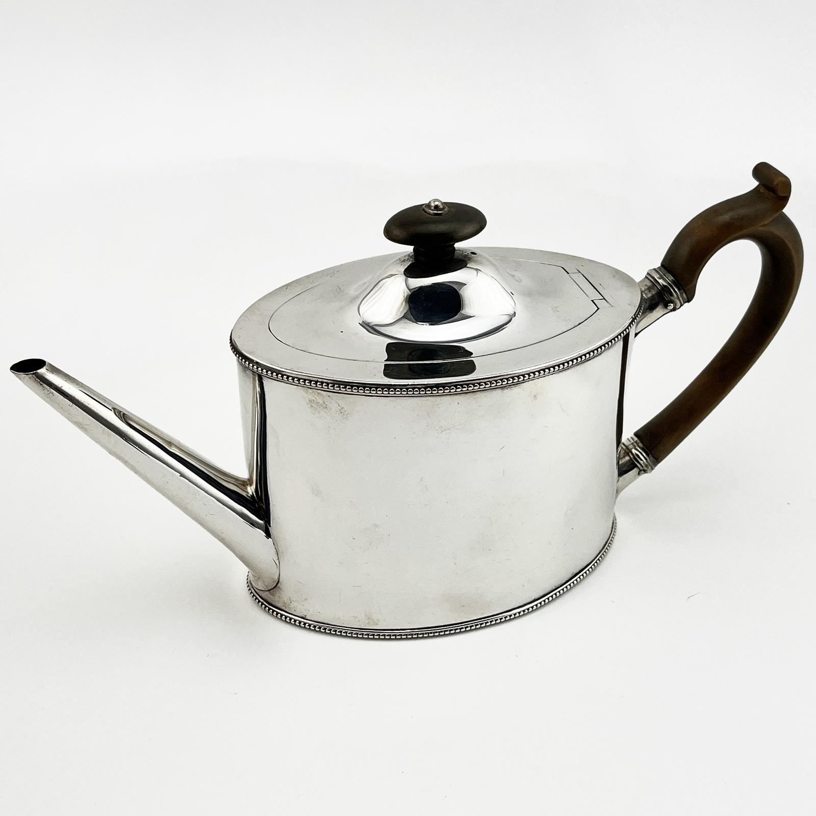 Plain Georgian Sterling Silver Robert Hennell Teapot (1 of 9) Plain Georgian Sterling Silver Robert Hennell Teapot (1 of 9)