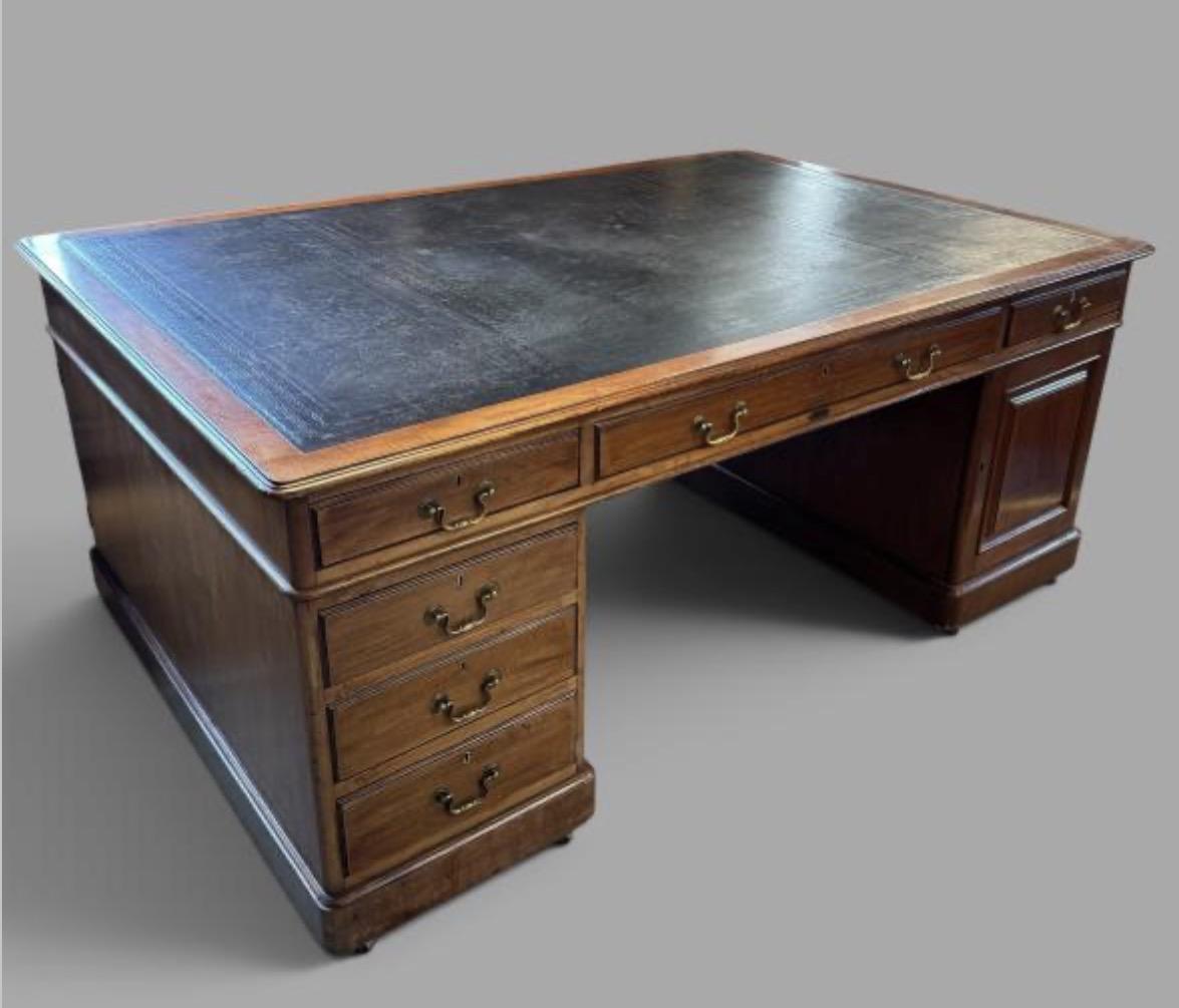 Mahogany Partners Desk Ref H-301 (1 of 6) Mahogany Partners Desk Ref H-301 (1 of 6)