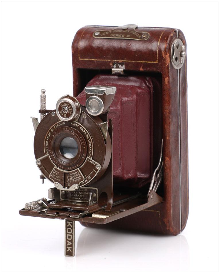 Antique Kodak Vest Pocket Series III “Vanity” Red Camera, USA 1926–1933 (1 of 16)