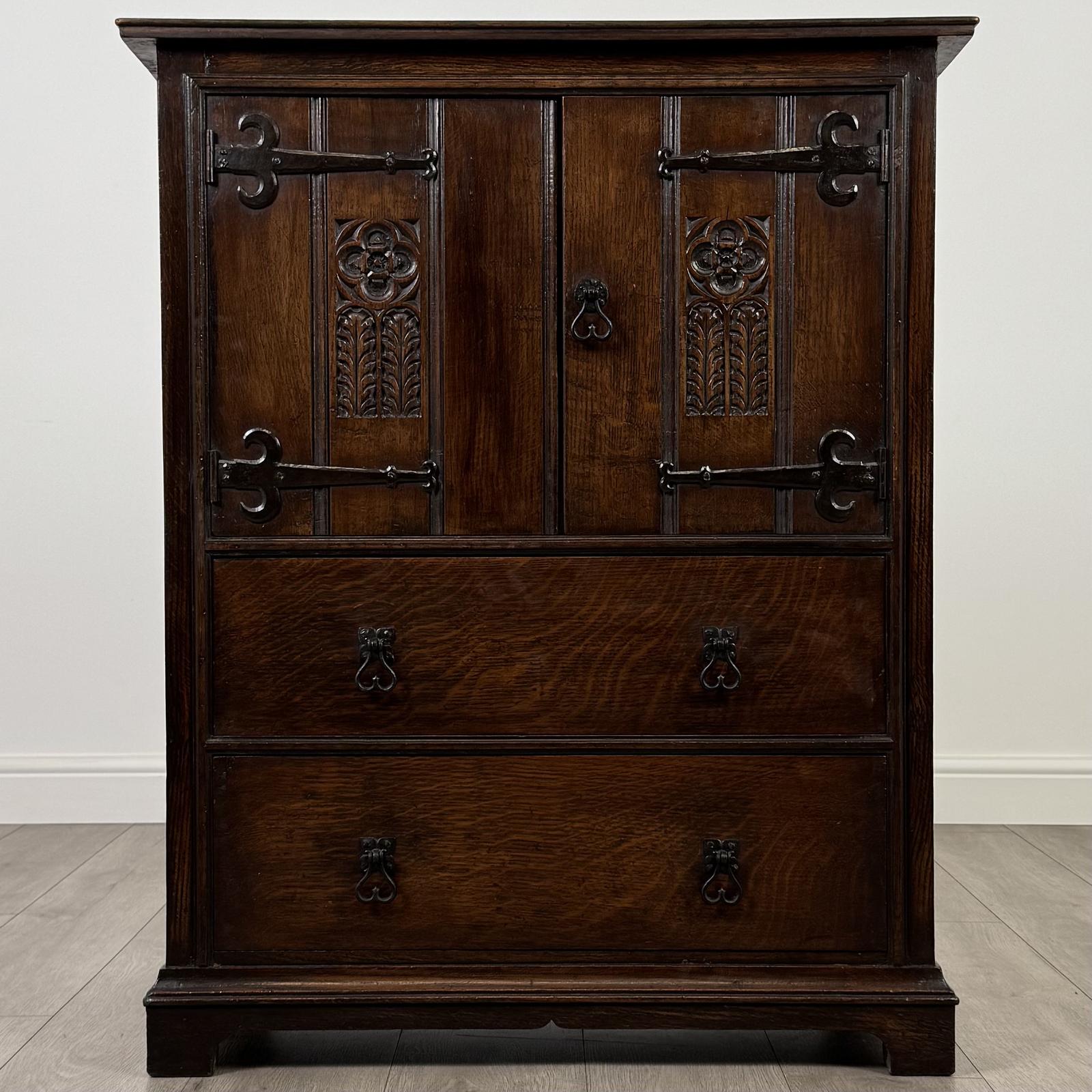 Antique 20th Century Fine Quality Cupboard in Oak (1 of 12)