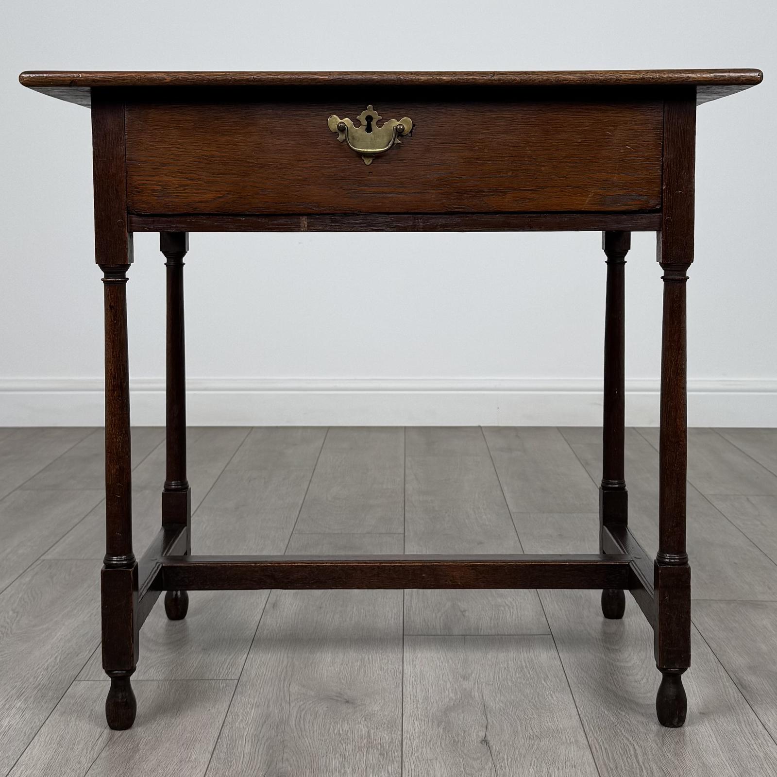 Antique 18th Century Good Quality Side Table in Oak (1 of 12)