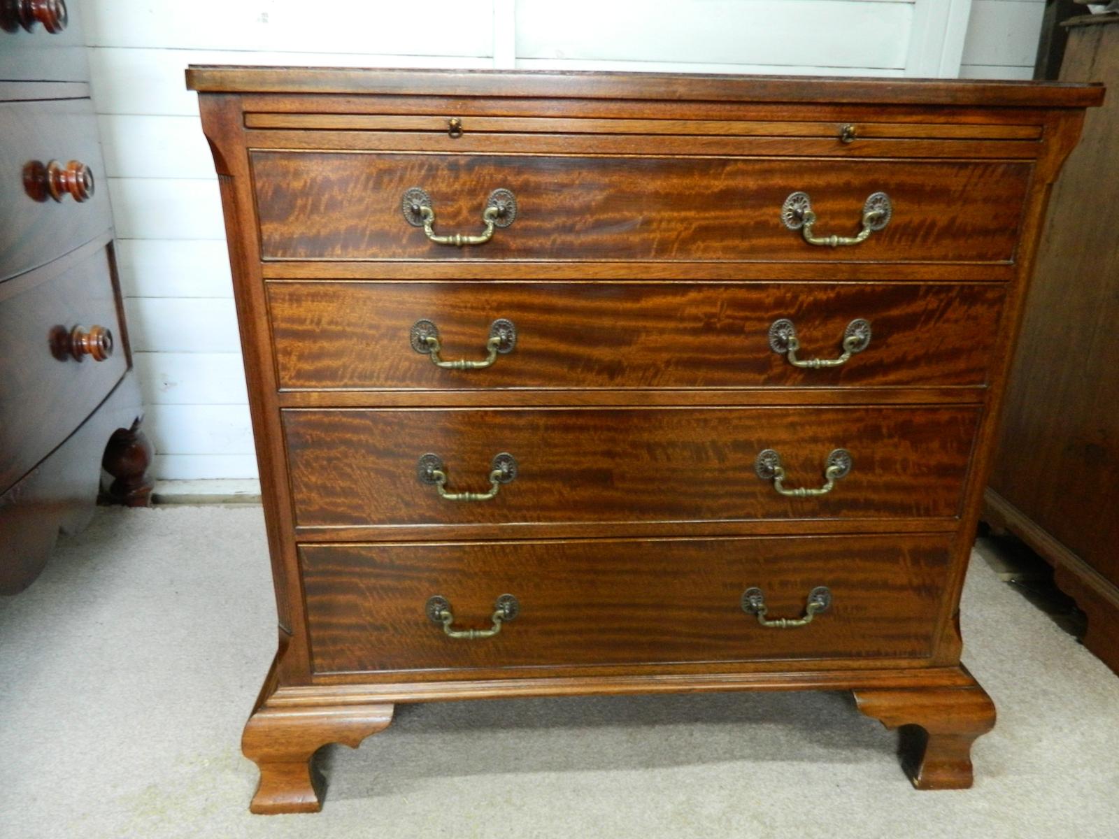 Georgian Style Bachelor Chest of Drawers (1 of 9)