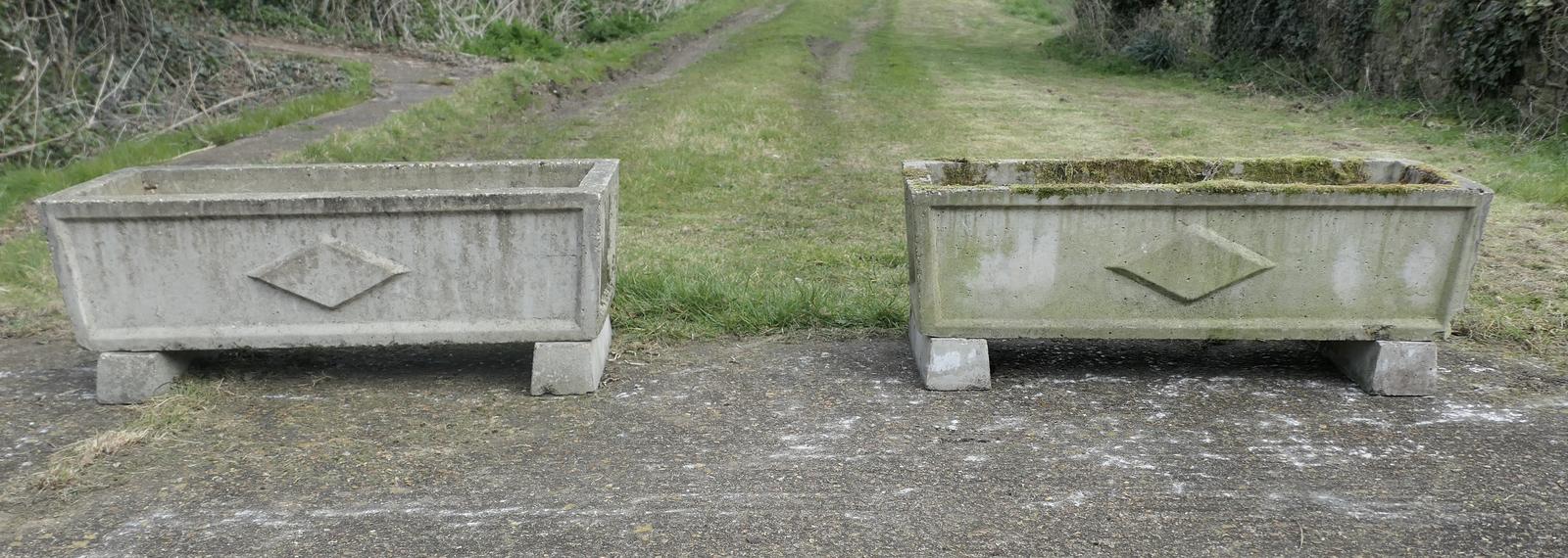 Set of 4 Large Weathered Garden Planters (1 of 12)