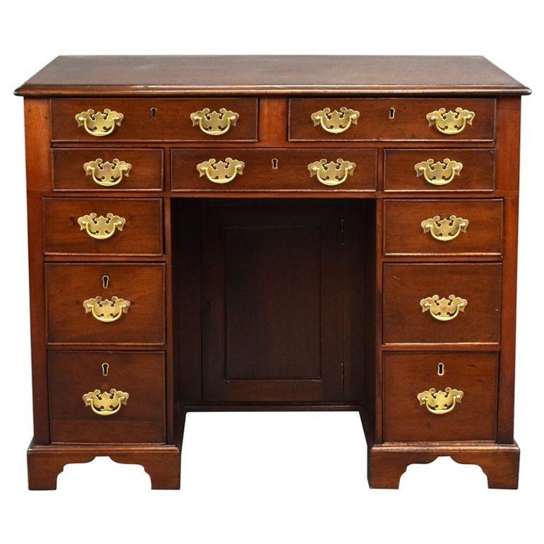 George III Mahogany Kneehole Desk (1 of 9) George III Mahogany Kneehole Desk (1 of 9)