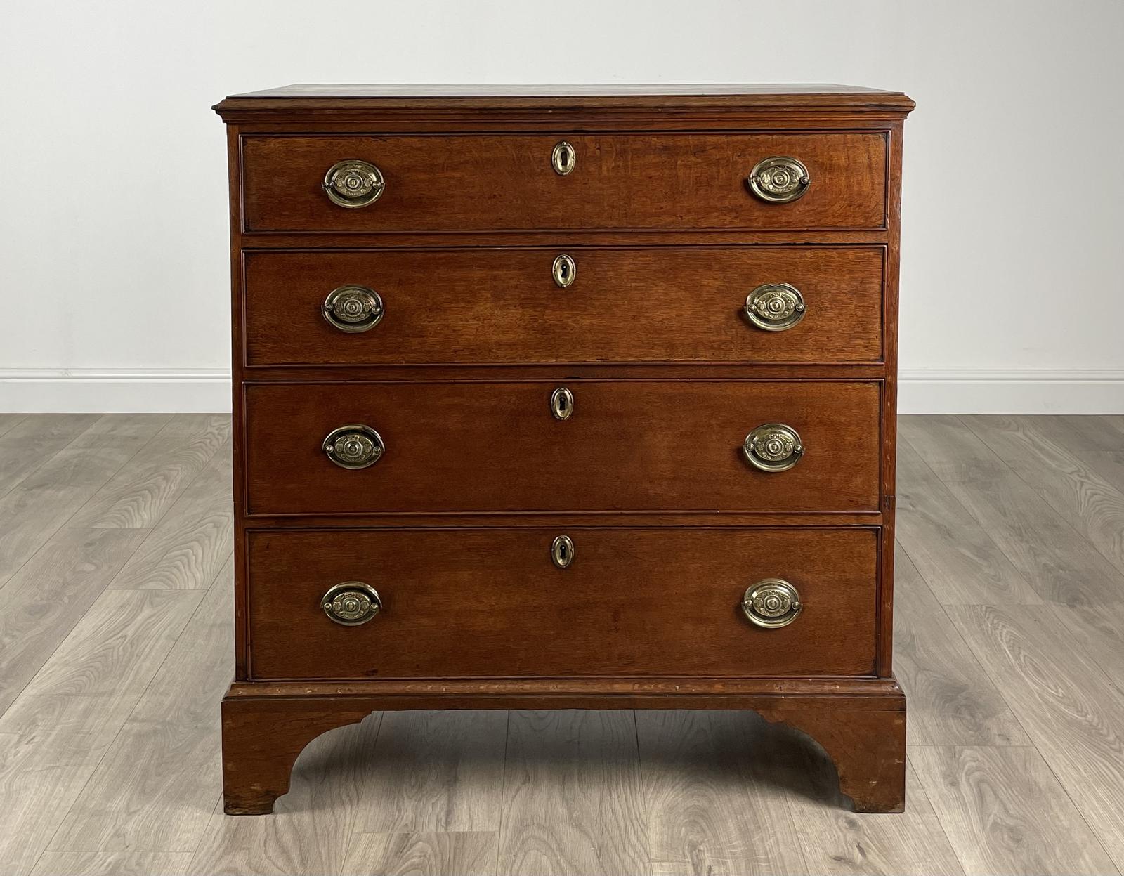 Antique 18th Century Small Chest of Drawers in Oak (1 of 12) Antique 18th Century Small Chest of Drawers in Oak (1 of 12)