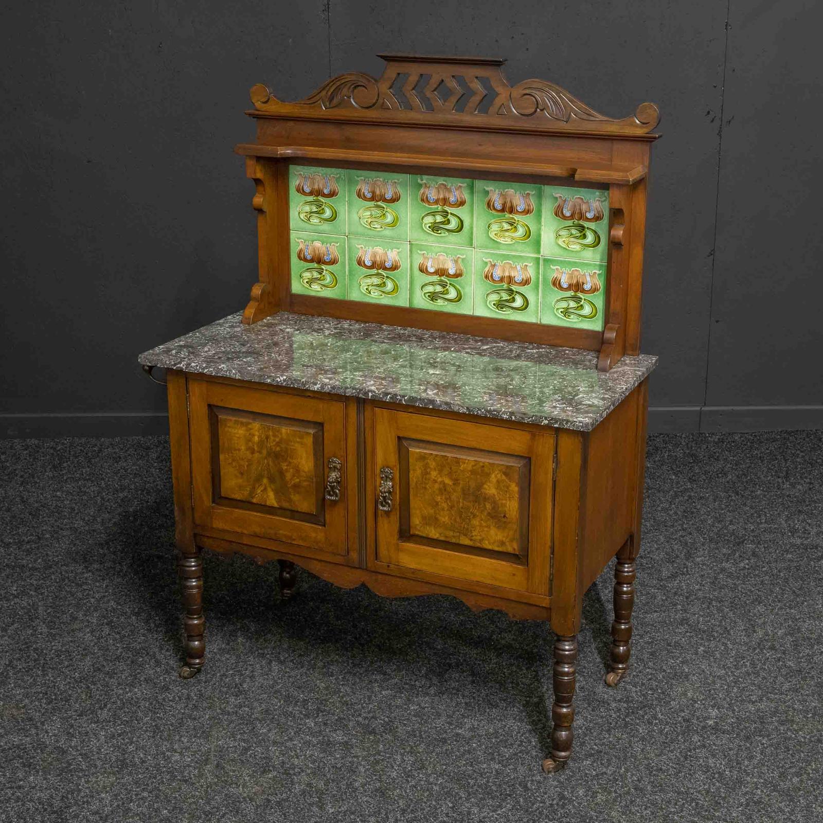Victorian Walnut Washstand (1 of 19)