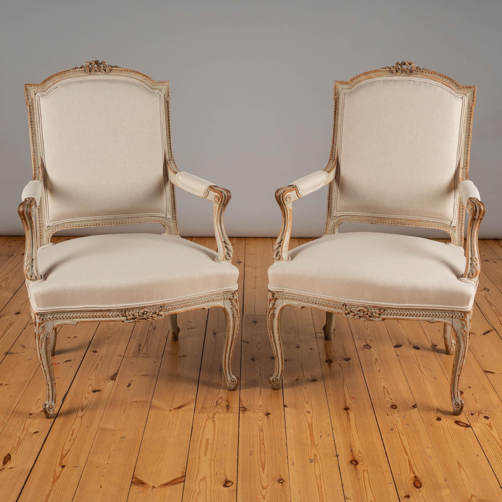 Large Pair of French Painted Upholstered Armchairs (1 of 9) Large Pair of French Painted Upholstered Armchairs (1 of 9)