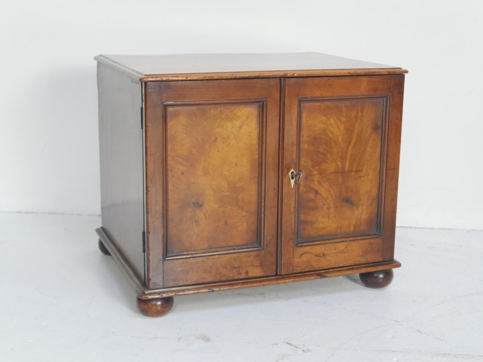 Small Apprentice Cupboard (1 of 7) Small Apprentice Cupboard (1 of 7)