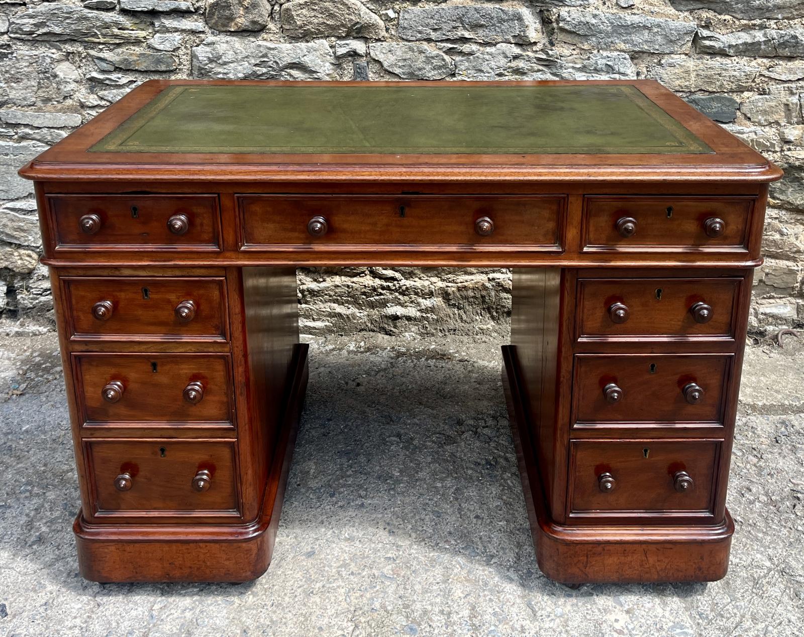 Victorian Mahogany Pedestal Desk (1 of 17) Victorian Mahogany Pedestal Desk (1 of 17)