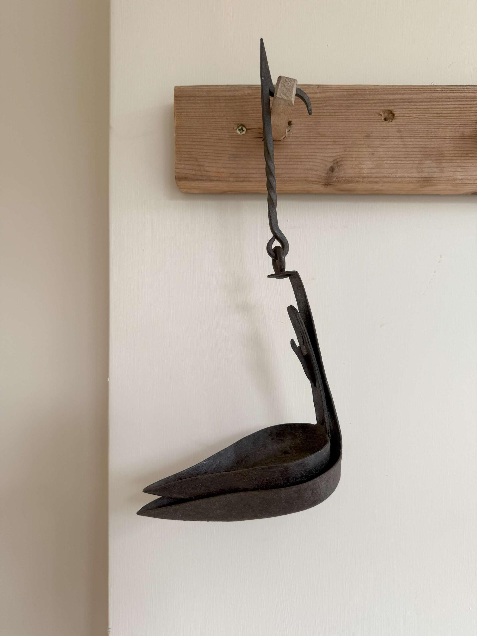 Late 19th Century Scottish vernacular mid-sized cruisie oil lamp (1 of 8)