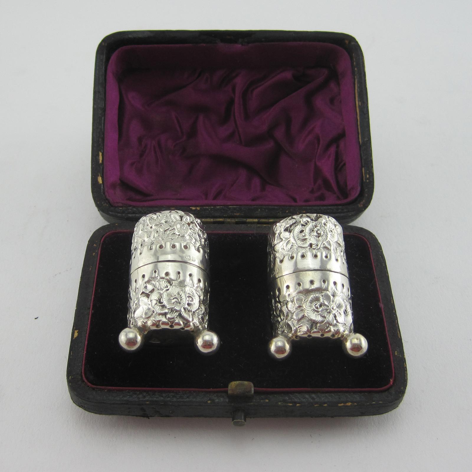 Boxed Pair of Victorian Sterling Silver Peppers (1 of 6)