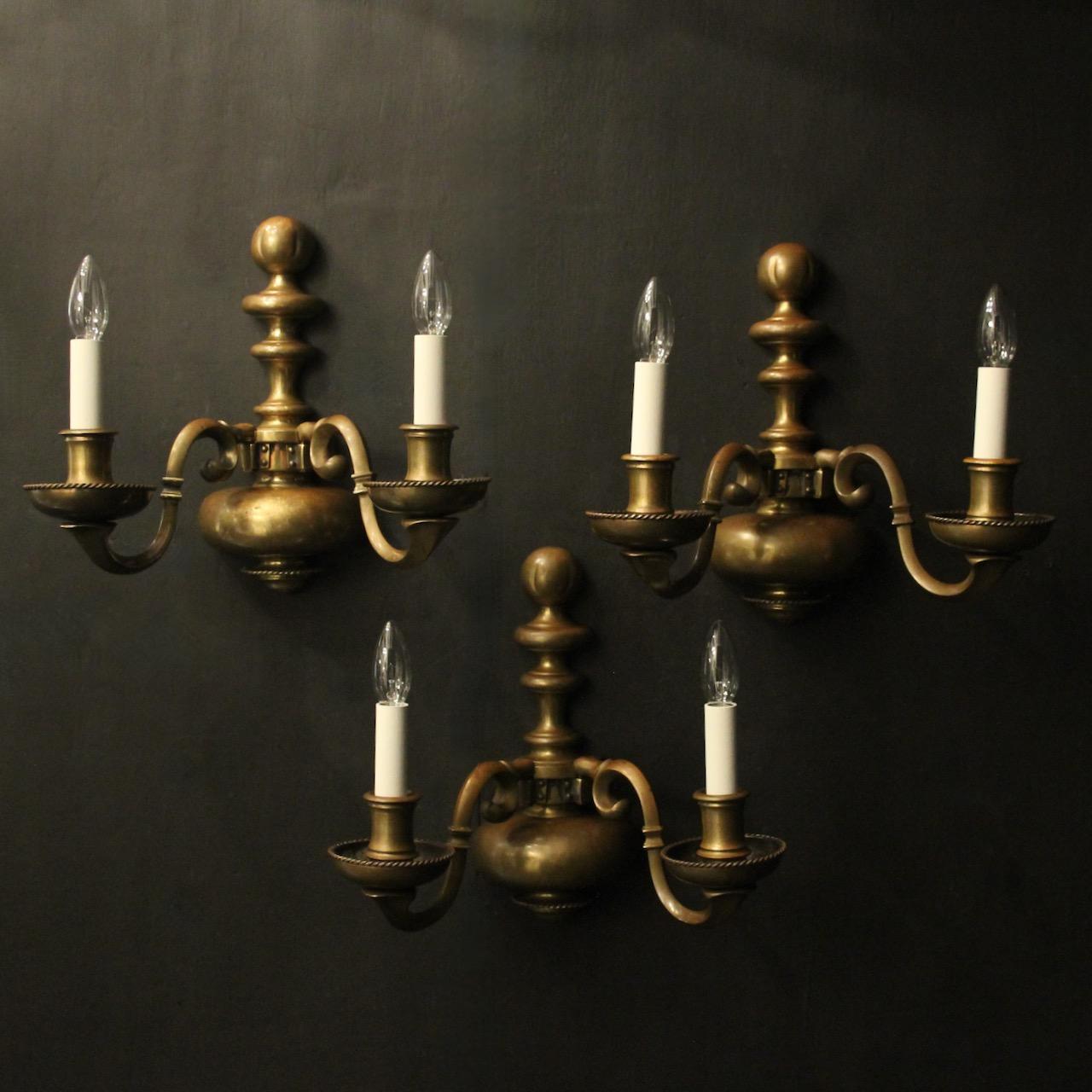 English Set Of Three Bronze Antique Wall Lights (1 of 10) English Set Of Three Bronze Antique Wall Lights (1 of 10)