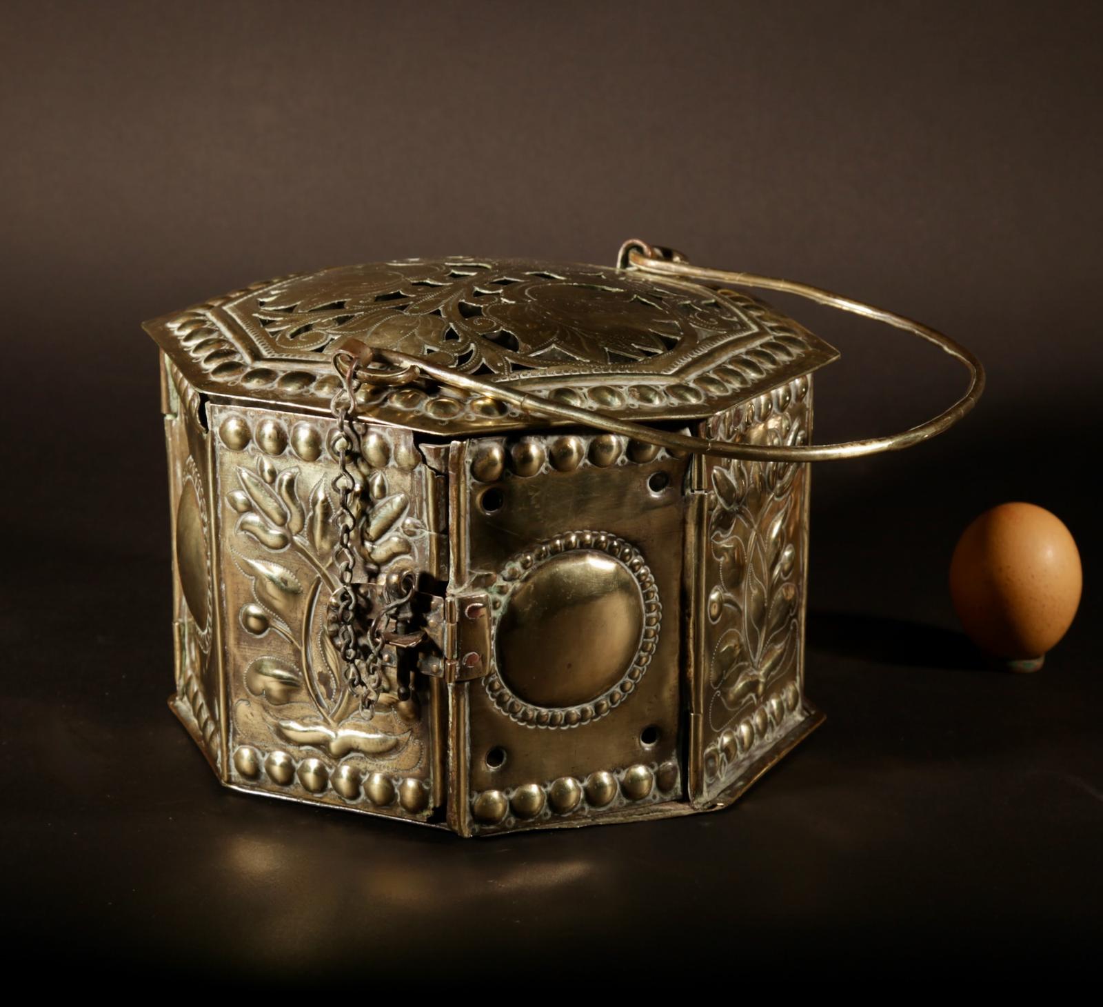Dutch Very Rare Beautiful Dated 1724 Brass Hand Embossed Foot Stove (1 of 12) Dutch Very Rare Beautiful Dated 1724 Brass Hand Embossed Foot Stove (1 of 12)