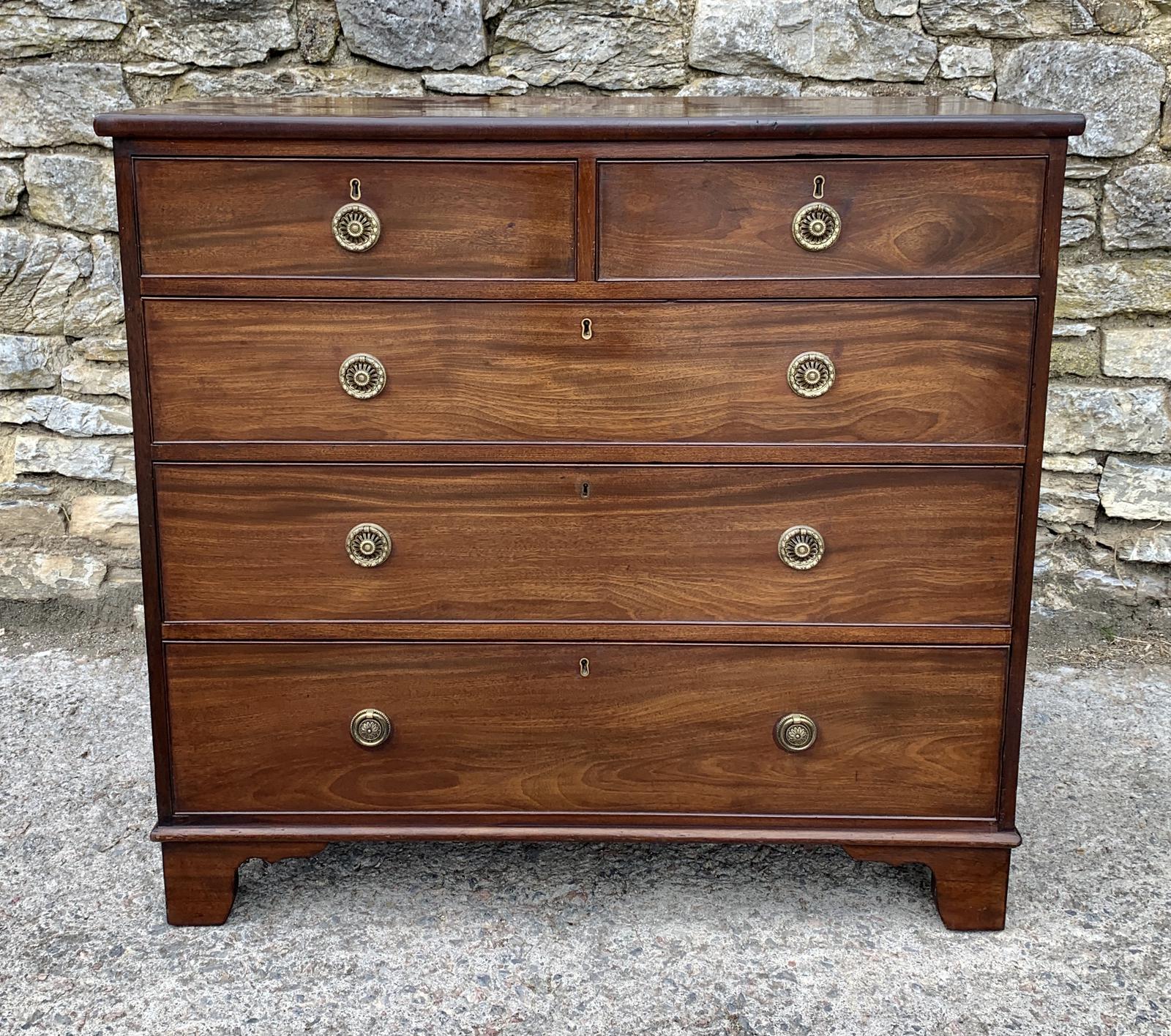 Small Antique Georgian Mahogany Chest of Drawers (1 of 16) Small Antique Georgian Mahogany Chest of Drawers (1 of 16)
